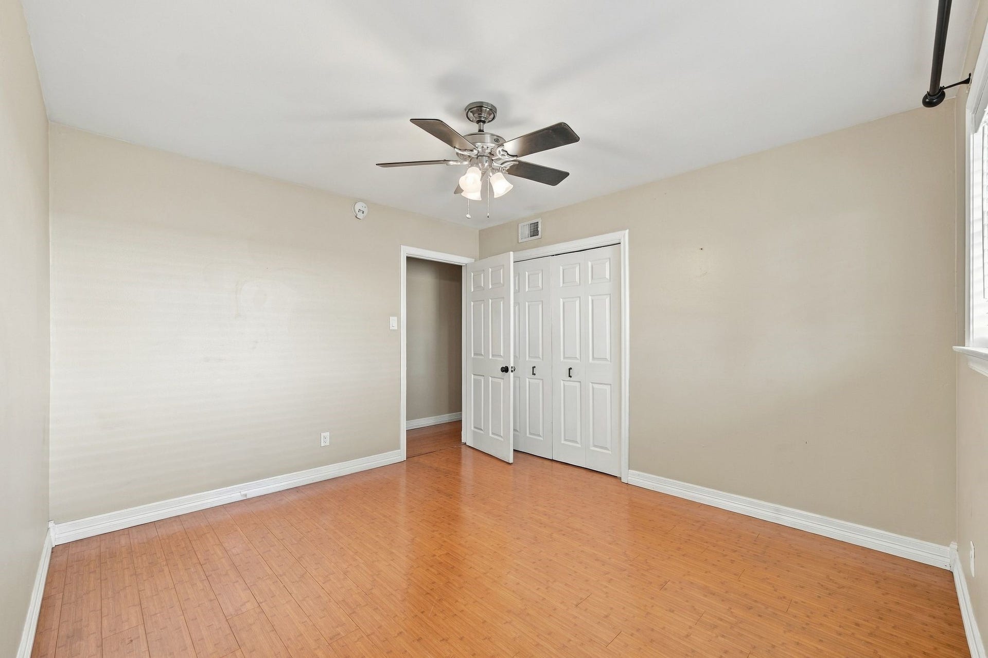 7823 Twin Hills Drive, Houston, TX 77071 7823 Twin Hills Drive, Houston, TX 77071