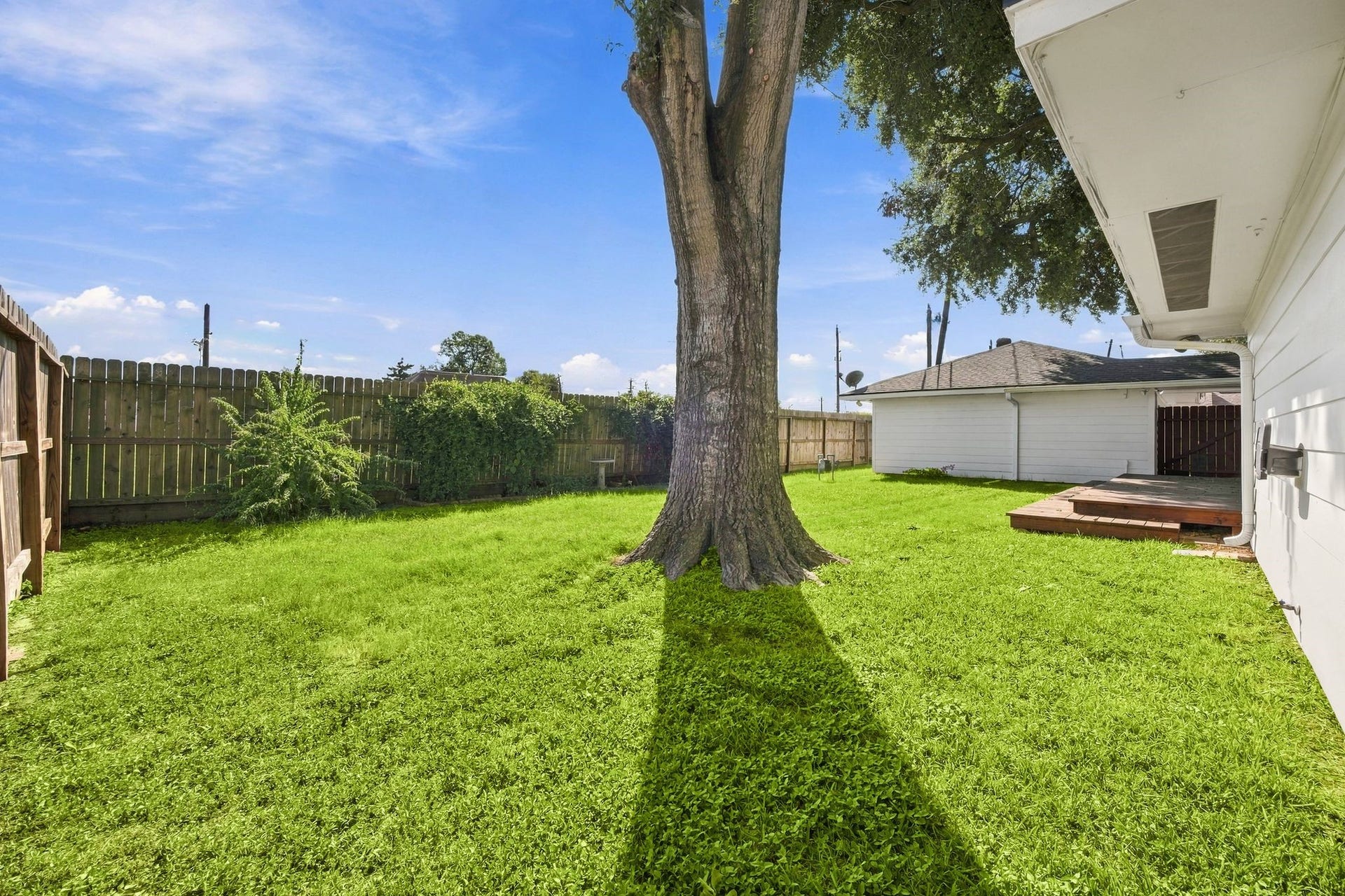 7823 Twin Hills Drive, Houston, TX 77071 7823 Twin Hills Drive, Houston, TX 77071