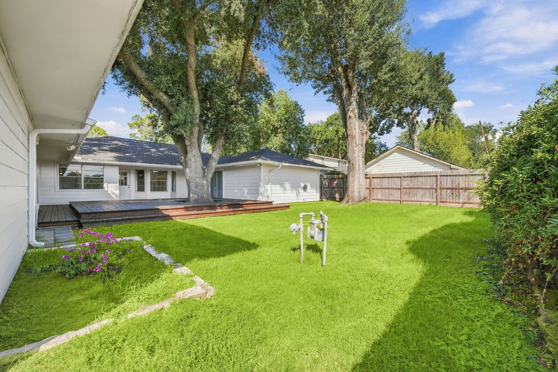 7823 Twin Hills Drive, Houston, TX 77071 7823 Twin Hills Drive, Houston, TX 77071