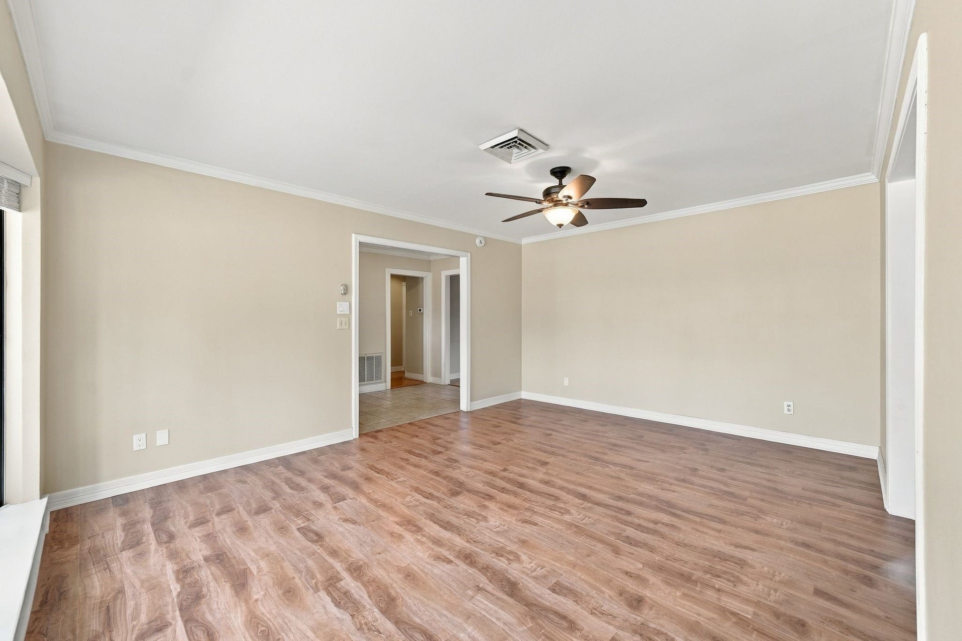 7823 Twin Hills Drive, Houston, TX 77071 7823 Twin Hills Drive, Houston, TX 77071