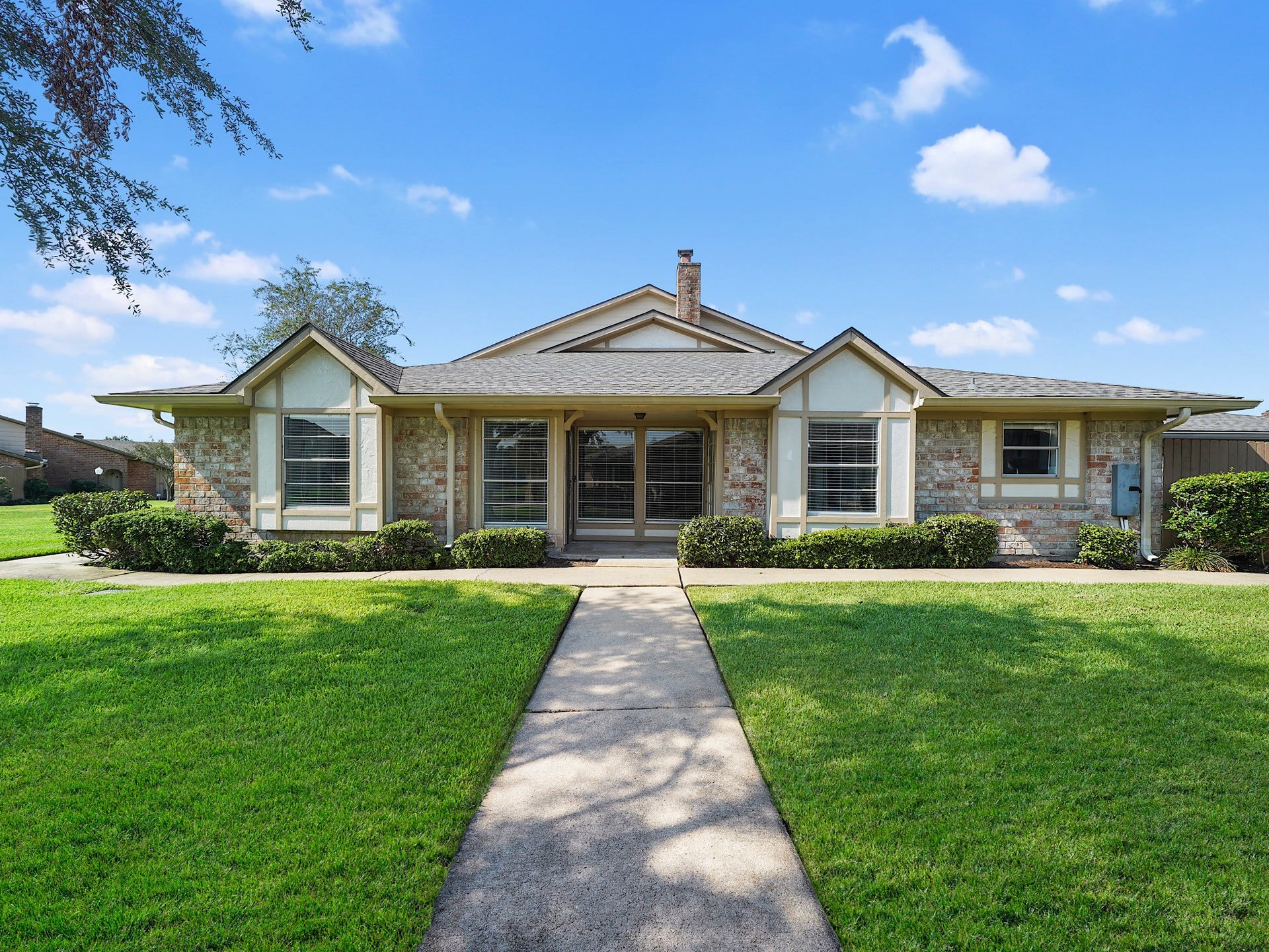 48 Chapparal Court, Missouri City, TX 77459 Great Corner Location with only one direct neighbor. Lots of green space and walking distance to the Elementary School.