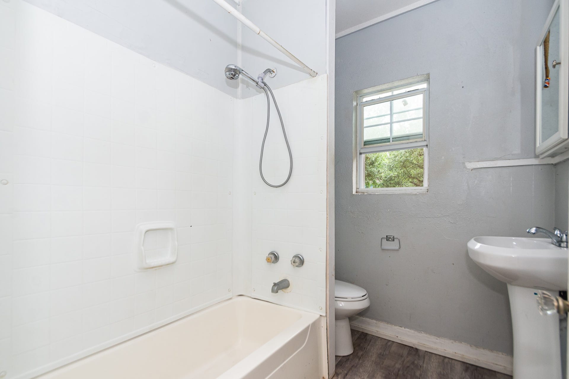 713 W Willis Street, Alvin, TX 77511 713 W Willis Street, Alvin, TX 77511