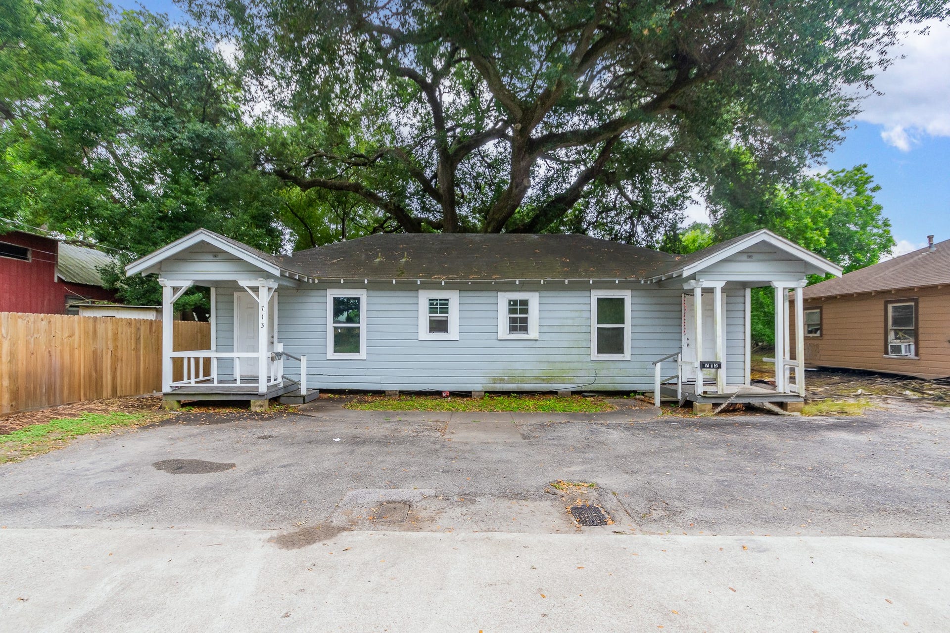 713 W Willis Street, Alvin, TX 77511 713 W Willis Street, Alvin, TX 77511