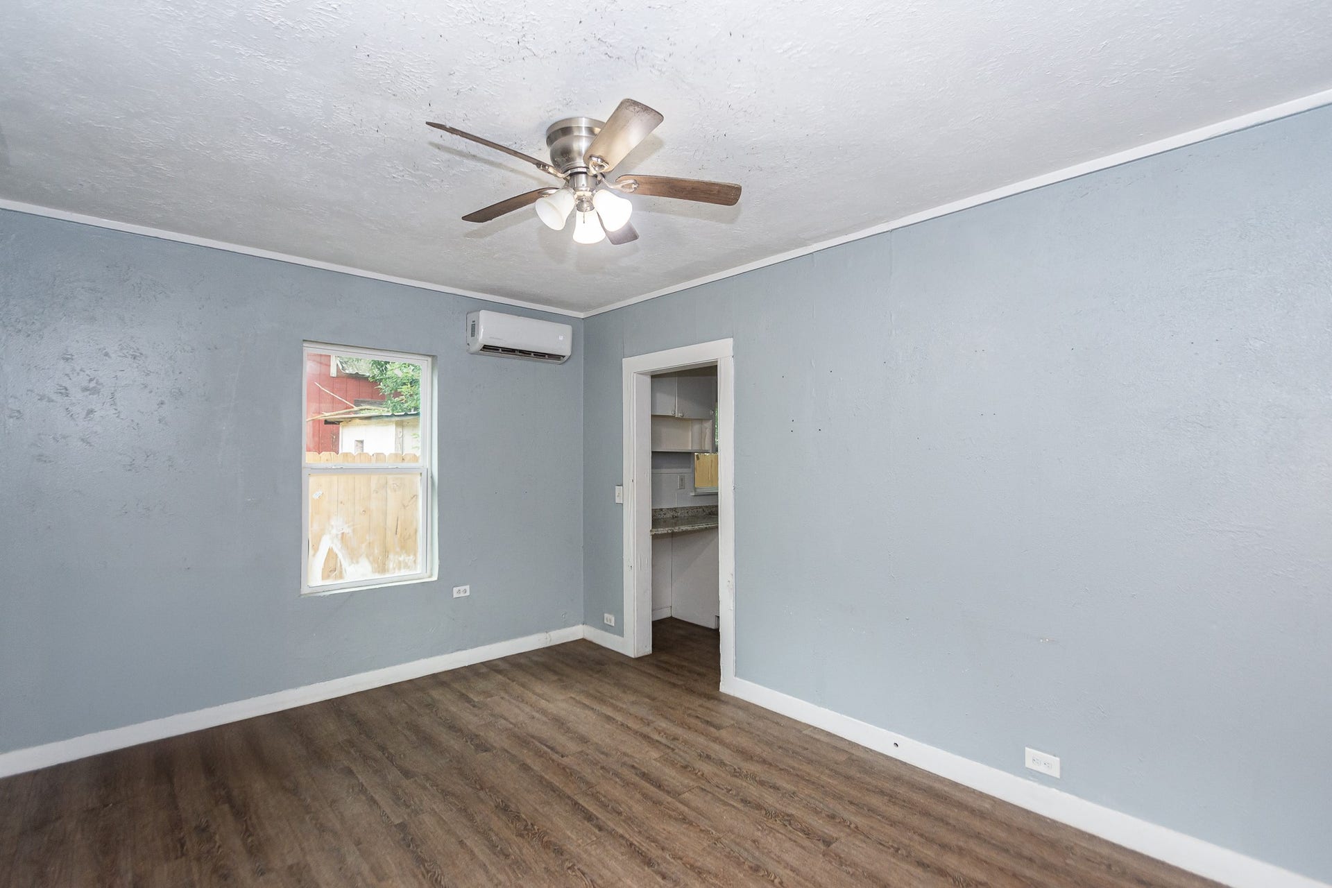 713 W Willis Street, Alvin, TX 77511 713 W Willis Street, Alvin, TX 77511