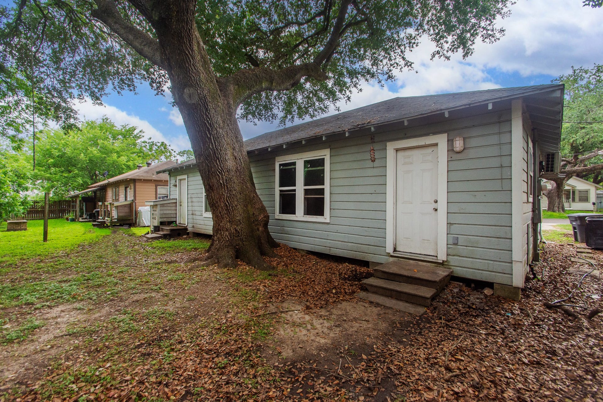 713 W Willis Street, Alvin, TX 77511 713 W Willis Street, Alvin, TX 77511