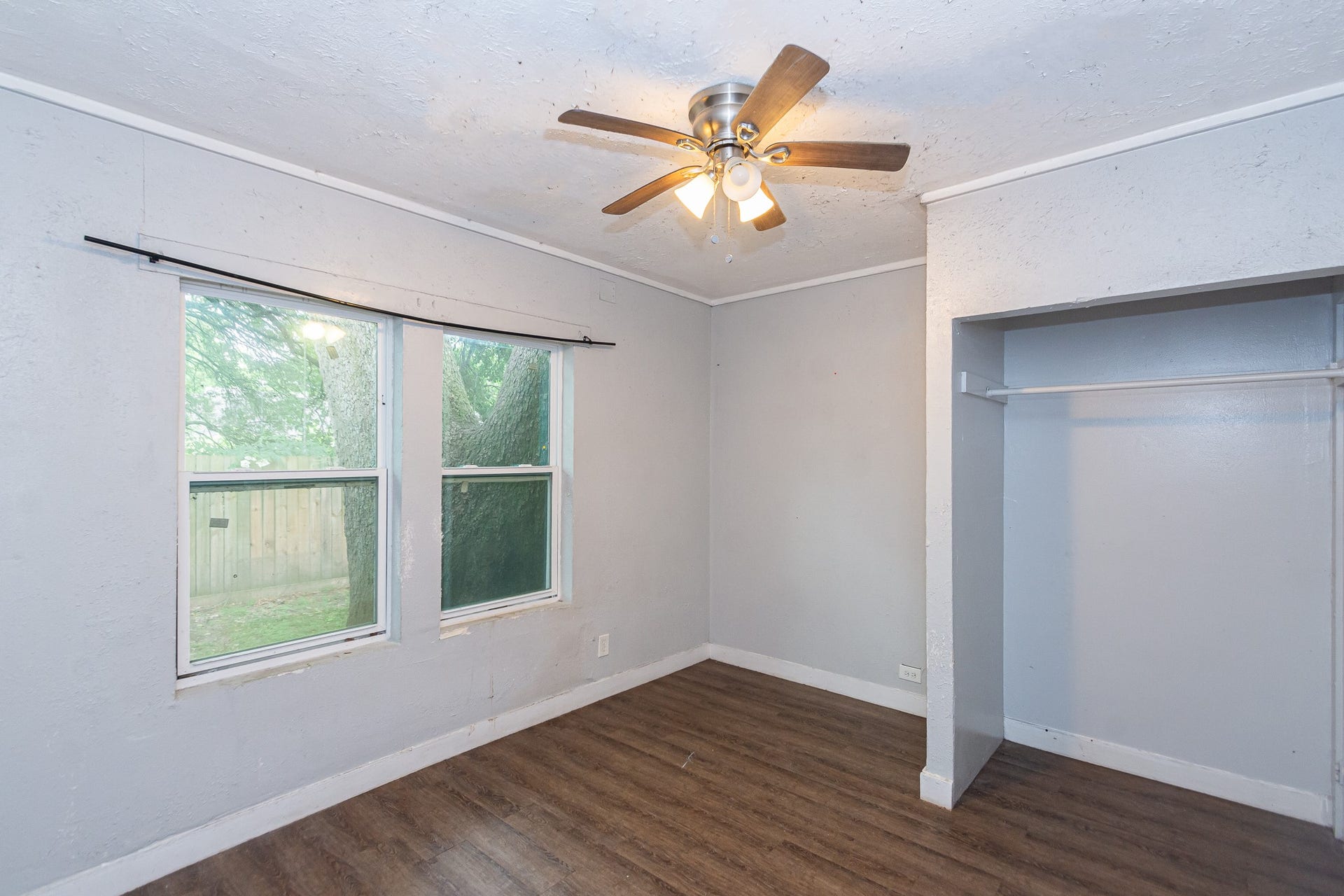 713 W Willis Street, Alvin, TX 77511 713 W Willis Street, Alvin, TX 77511