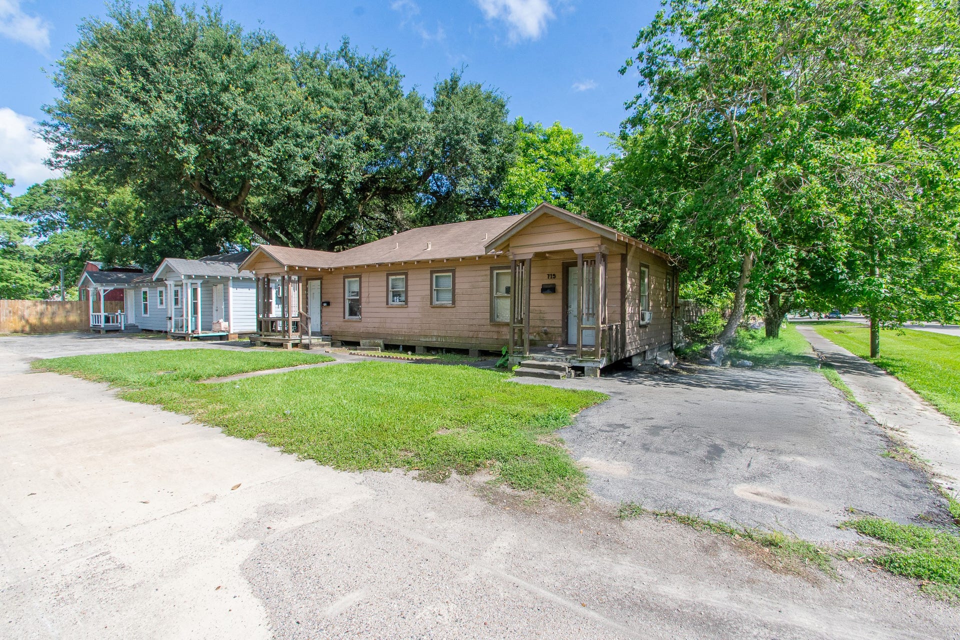 713 W Willis Street, Alvin, TX 77511 713 W Willis Street, Alvin, TX 77511
