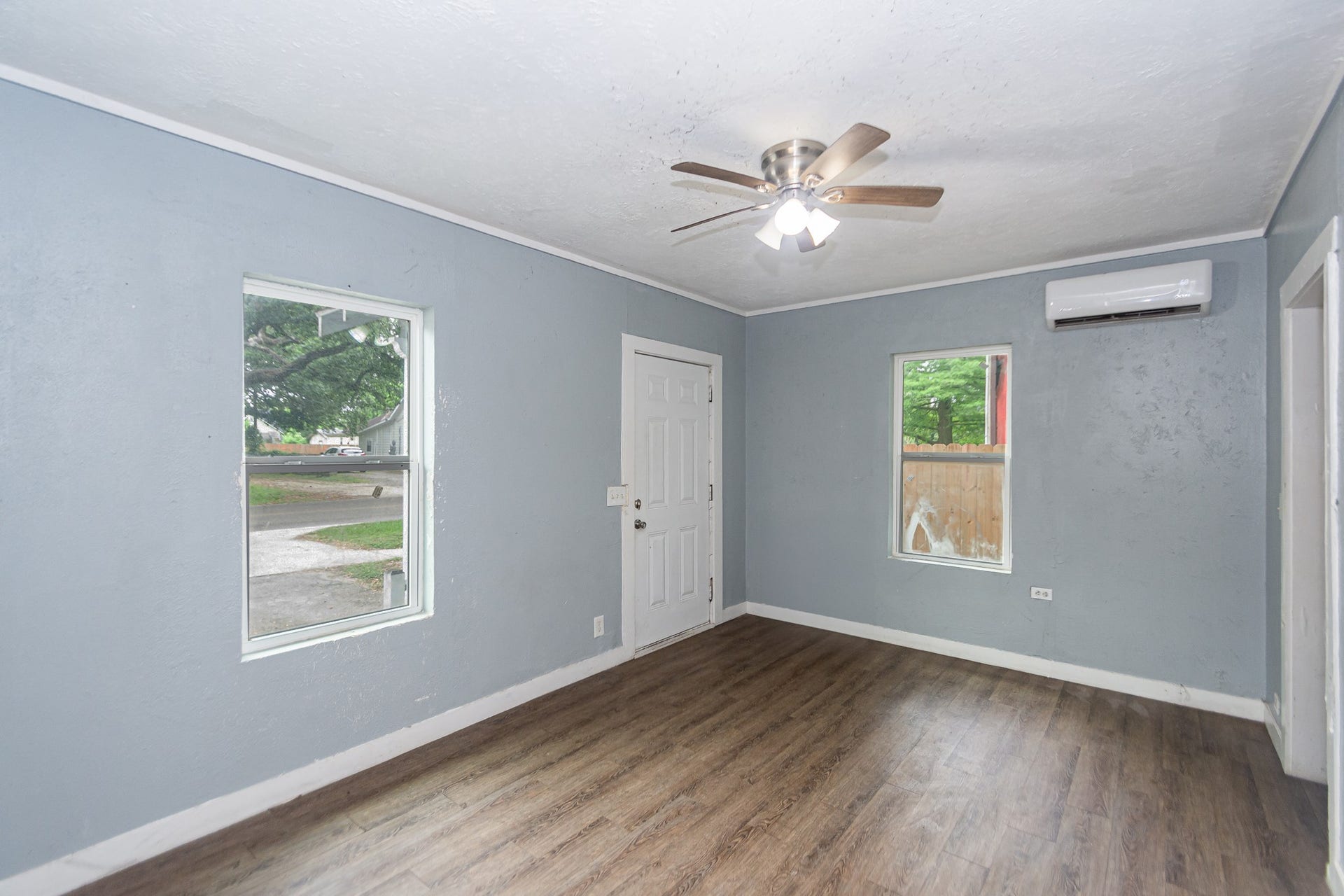 713 W Willis Street, Alvin, TX 77511 713 W Willis Street, Alvin, TX 77511