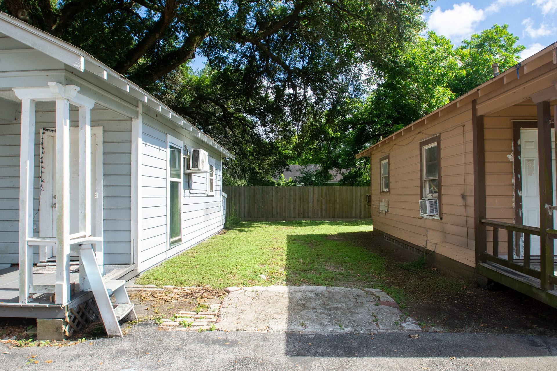 713 W Willis Street, Alvin, TX 77511 713 W Willis Street, Alvin, TX 77511