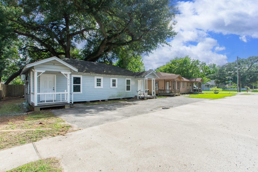 Property photo for 713 W Willis Street, Alvin, TX