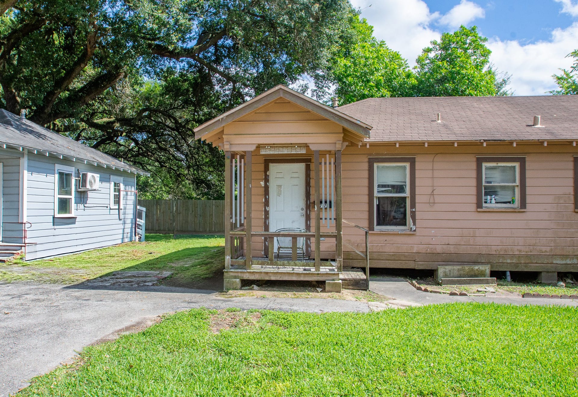 713 W Willis Street, Alvin, TX 77511 713 W Willis Street, Alvin, TX 77511