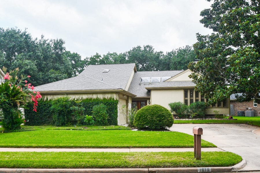 Property photo for 1619 Overland Pass, Sugar Land, TX