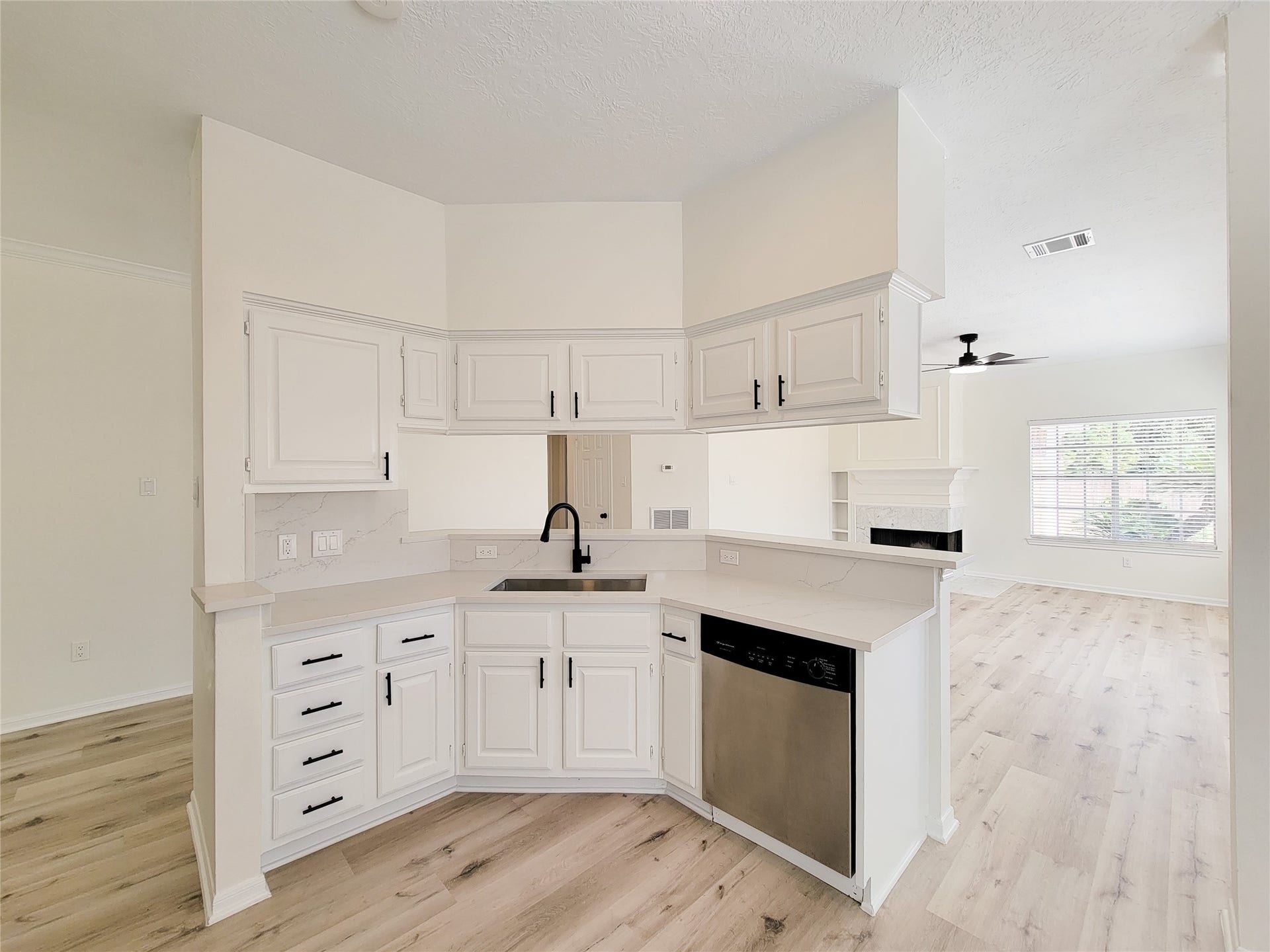 1422 Mabry Mill Road, Houston, TX 77062 1422 Mabry Mill Road, Houston, TX 77062