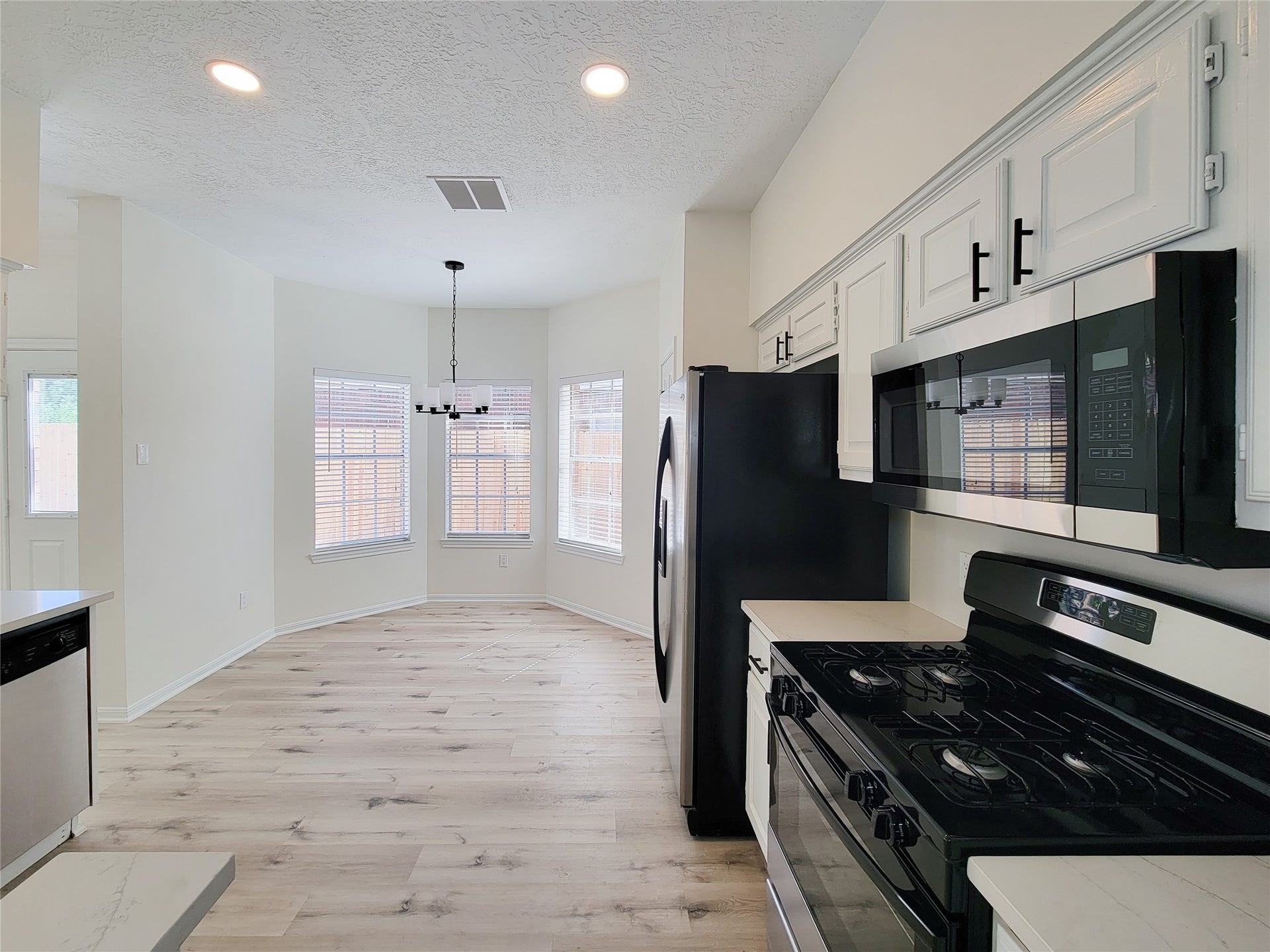 1422 Mabry Mill Road, Houston, TX 77062 1422 Mabry Mill Road, Houston, TX 77062