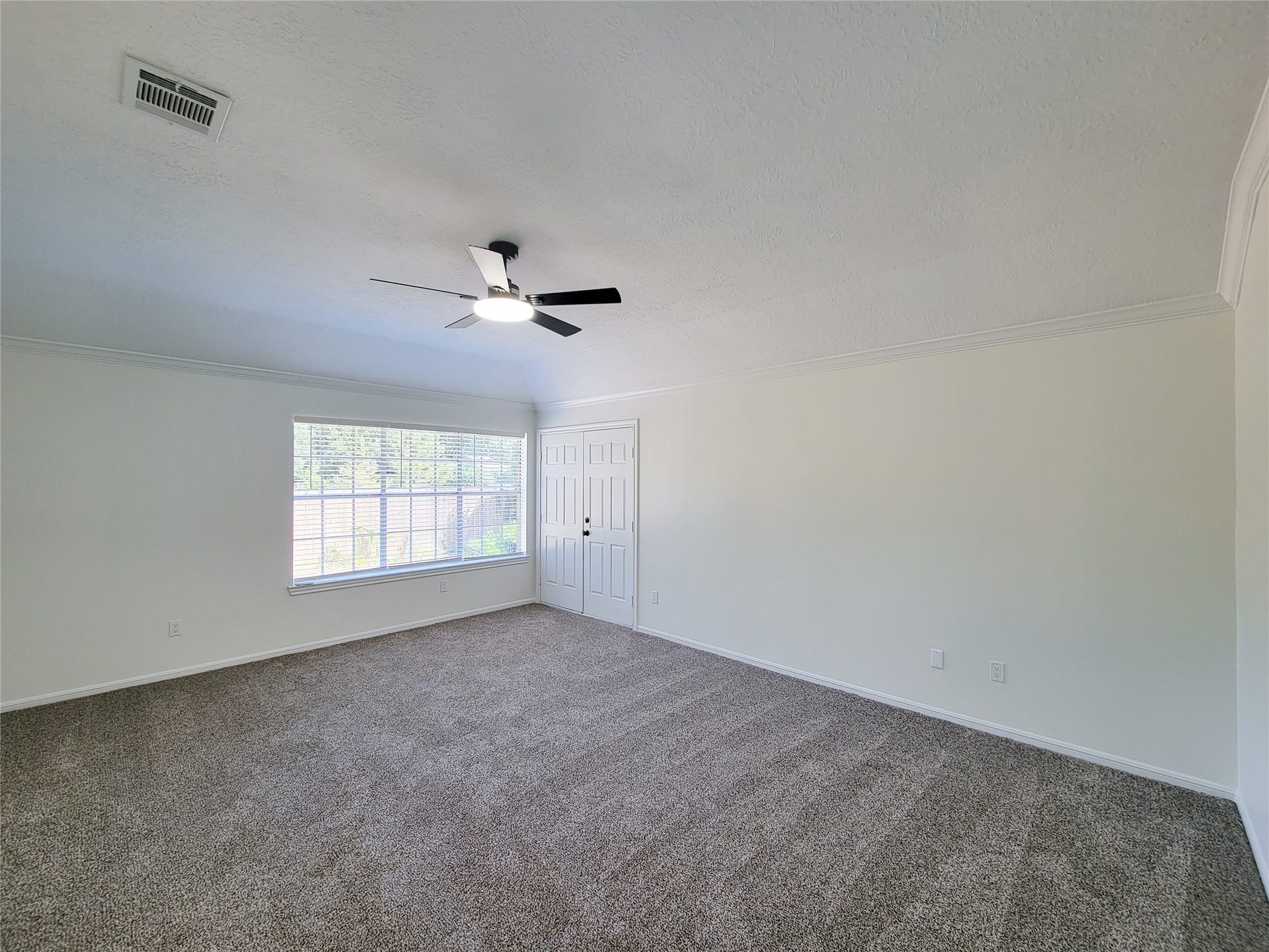 1422 Mabry Mill Road, Houston, TX 77062 primary bedroom