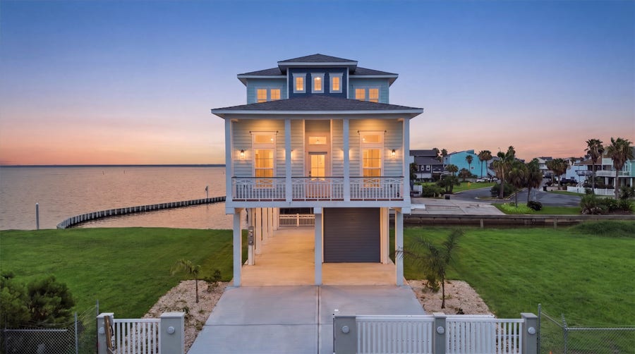 Property photo for 107 Gulf Drive, Tiki Island, TX