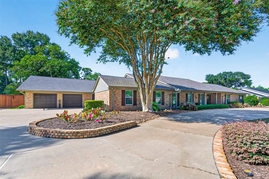Property photo for 702 Foster Drive, Richmond, TX