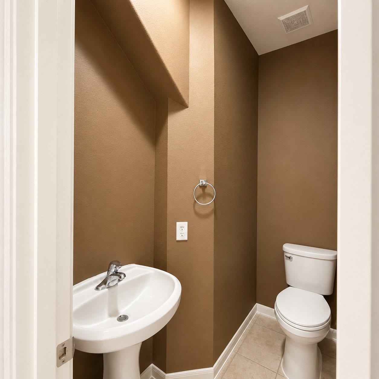 7107 Dove Hollow Court, Richmond, TX 77407 Powder Room
