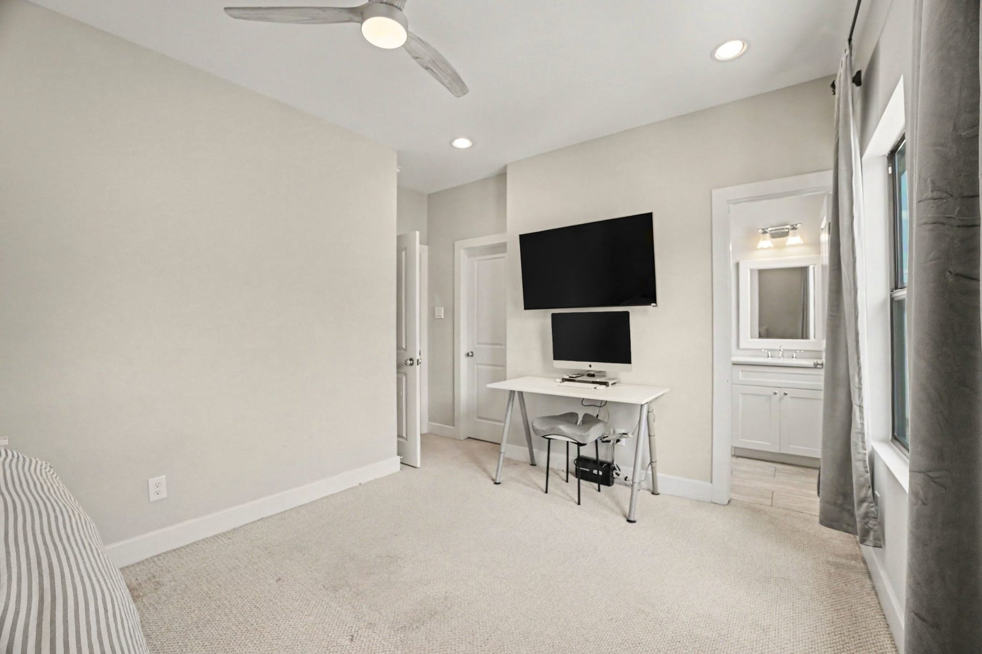 1156 Wycliffe Drive, Houston, TX 77043 1156 Wycliffe Drive, Houston, TX 77043
