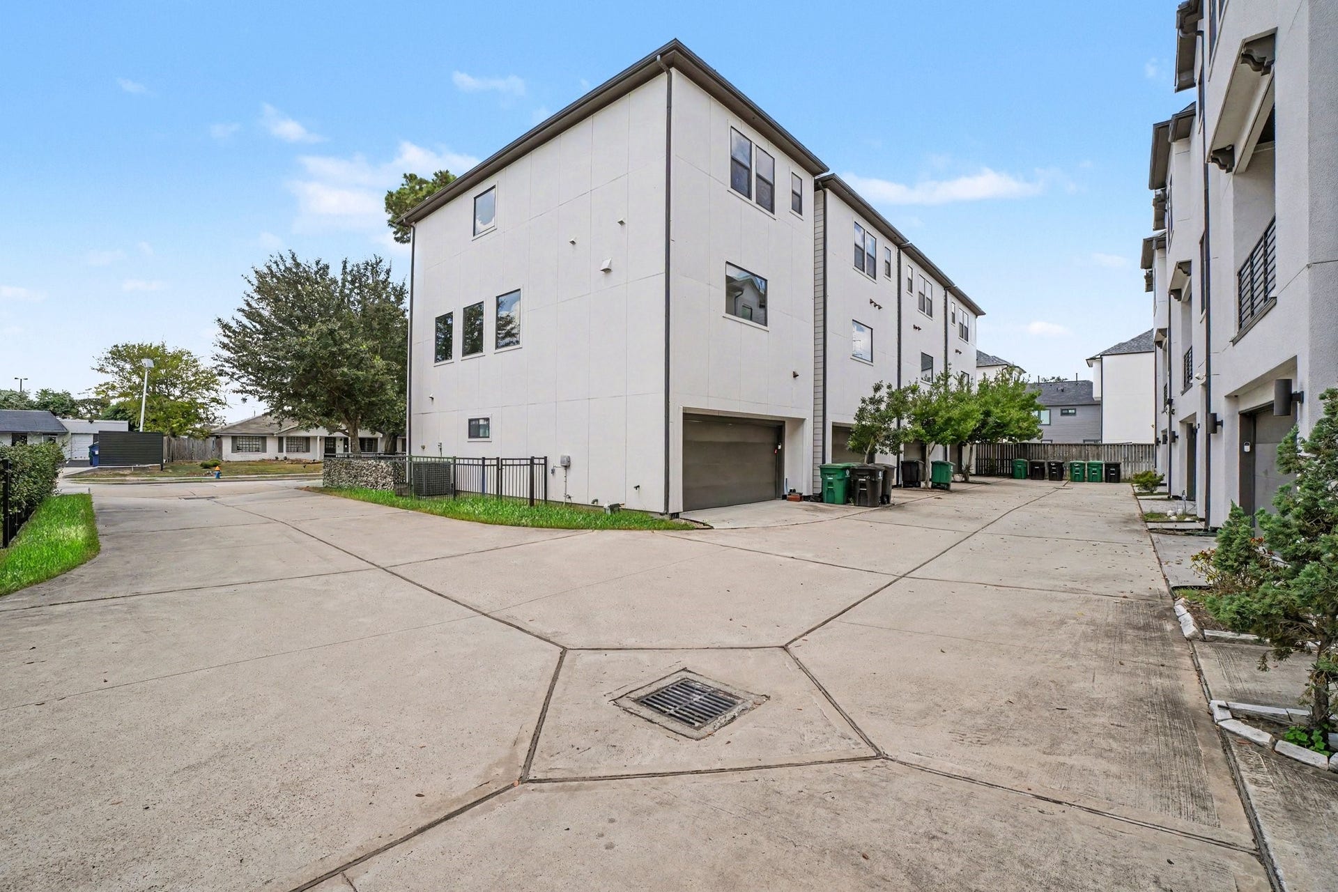 1156 Wycliffe Drive, Houston, TX 77043 Two Car Garage.