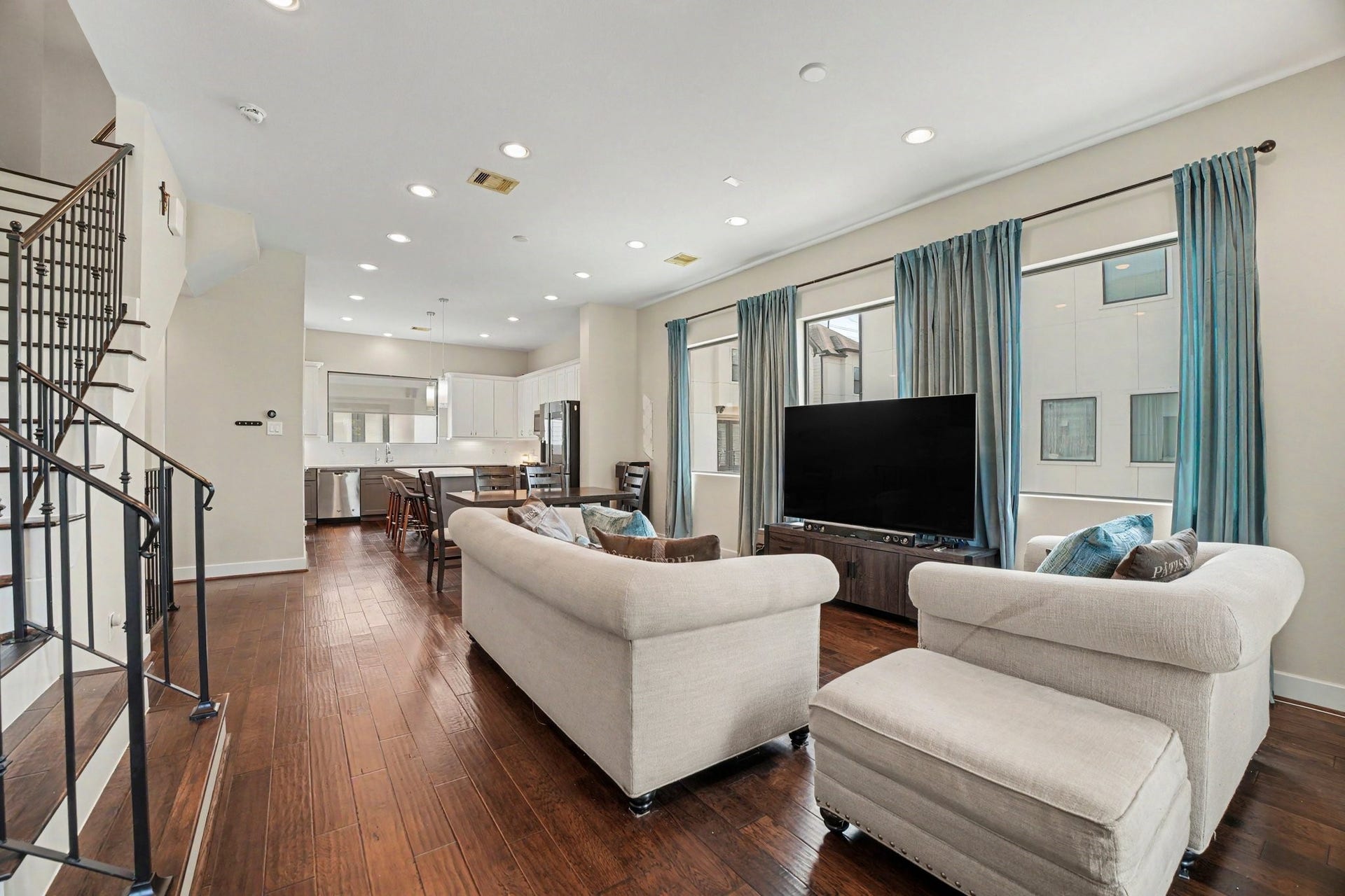 1156 Wycliffe Drive, Houston, TX 77043 Living Area.