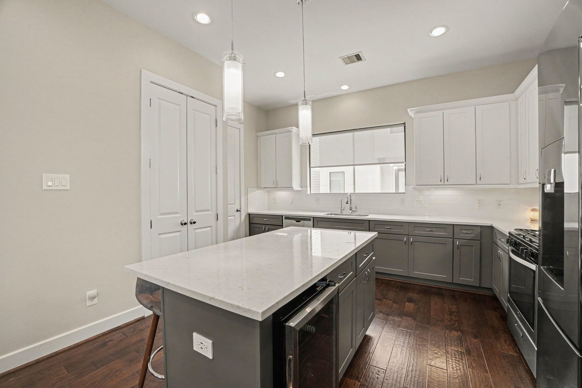 1156 Wycliffe Drive, Houston, TX 77043 1156 Wycliffe Drive, Houston, TX 77043