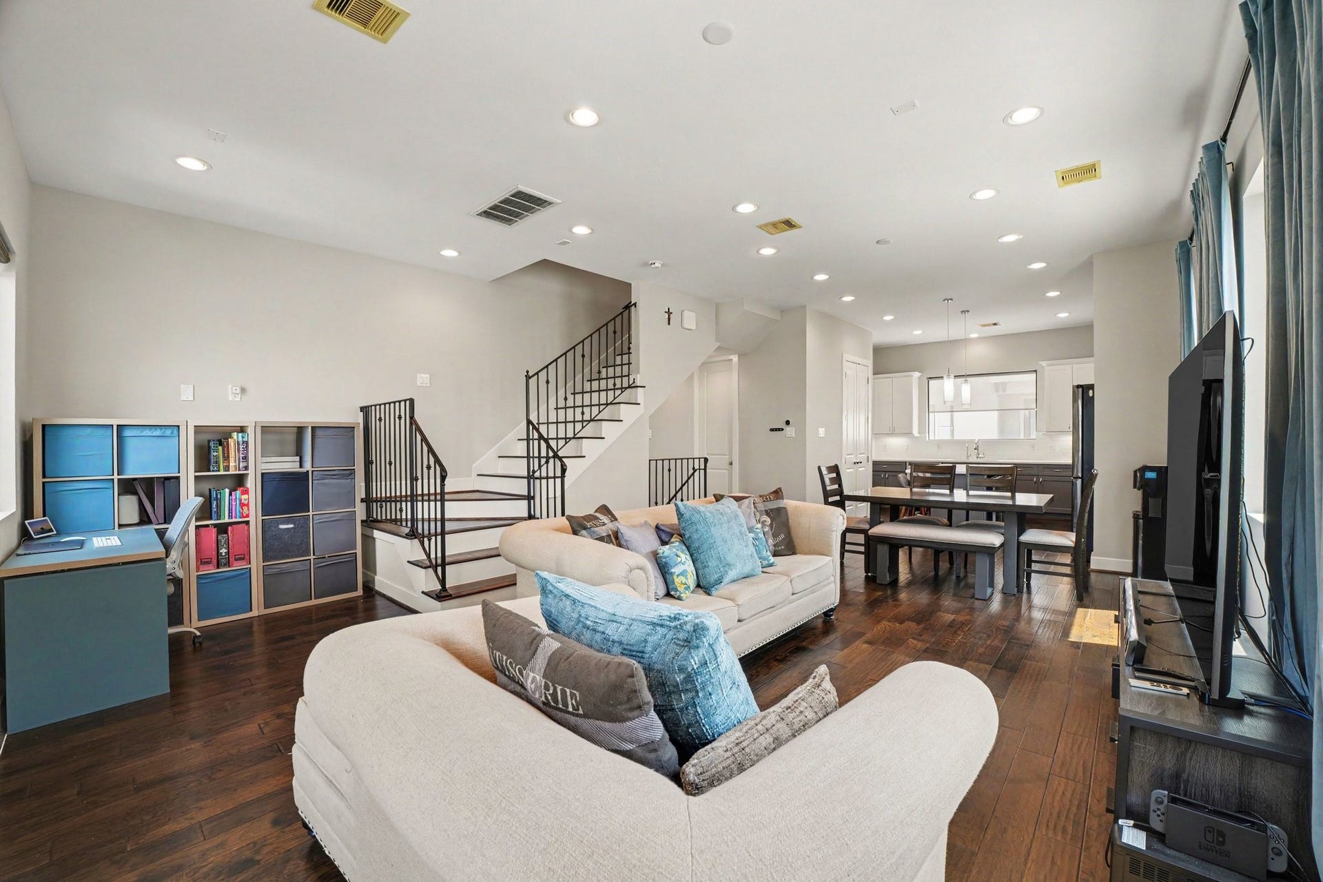 1156 Wycliffe Drive, Houston, TX 77043 1156 Wycliffe Drive, Houston, TX 77043