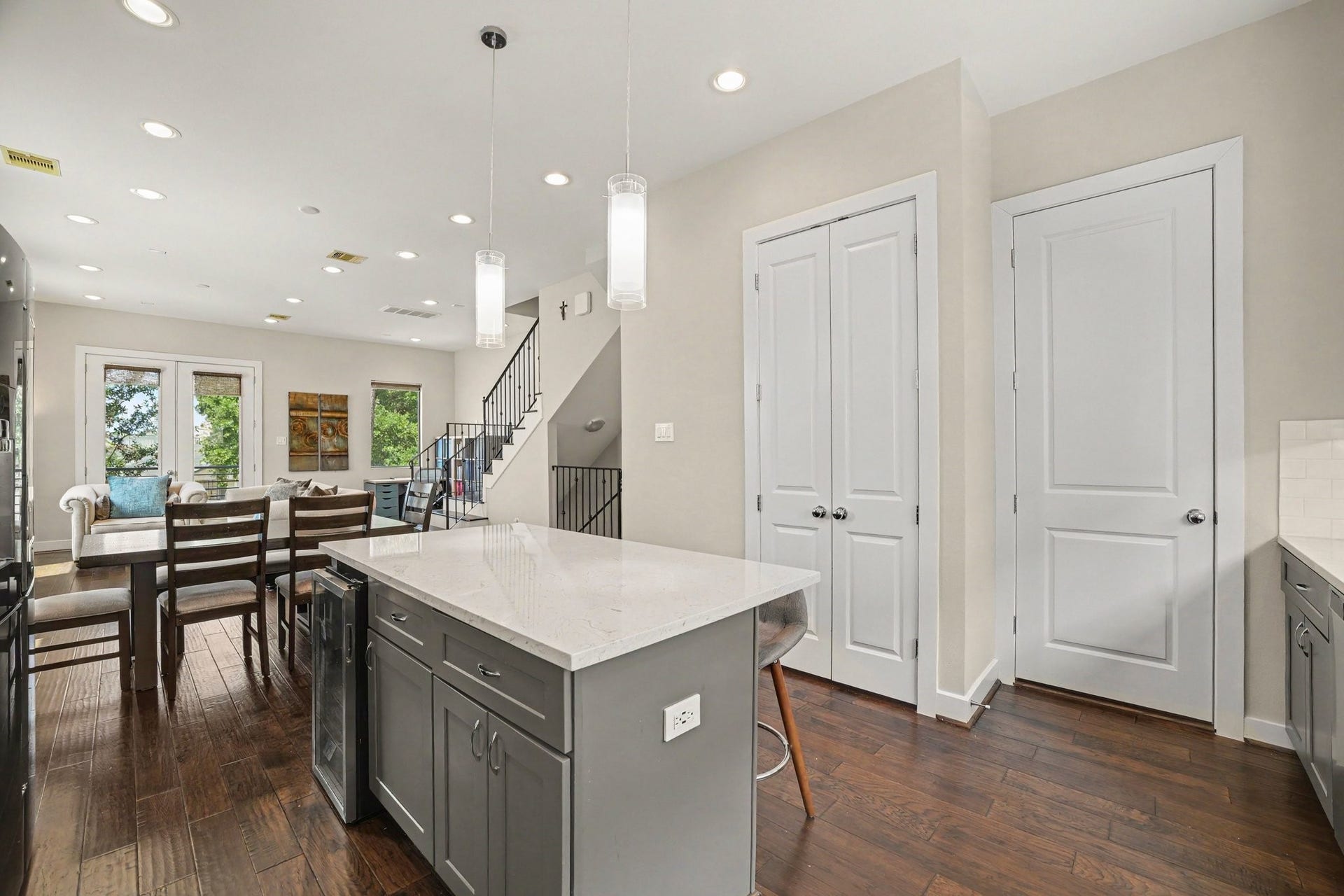 1156 Wycliffe Drive, Houston, TX 77043 1156 Wycliffe Drive, Houston, TX 77043