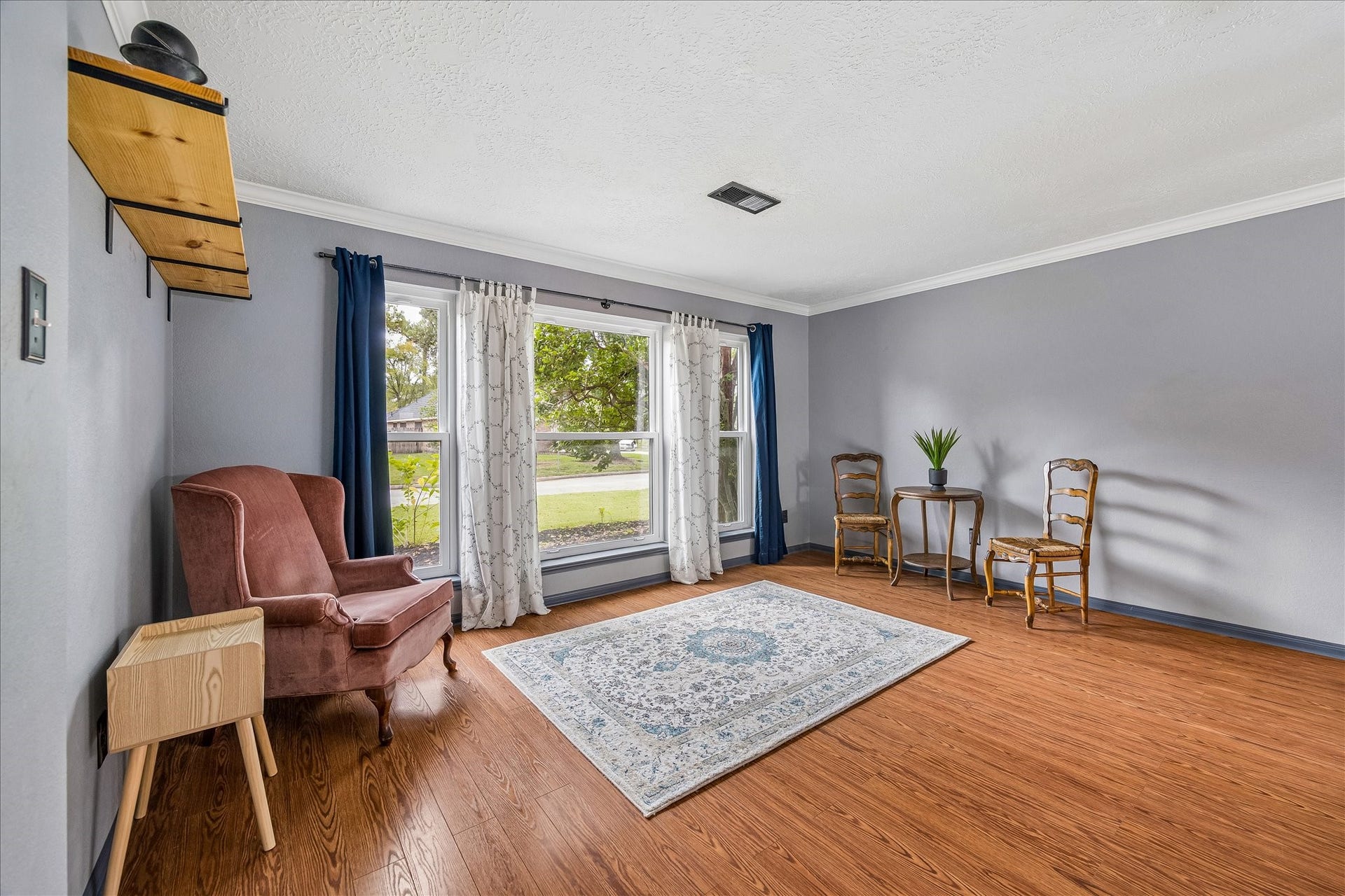 1918 Mercoal Drive, Spring, TX 77386 Entertain iin this huge room with lots of decorating options