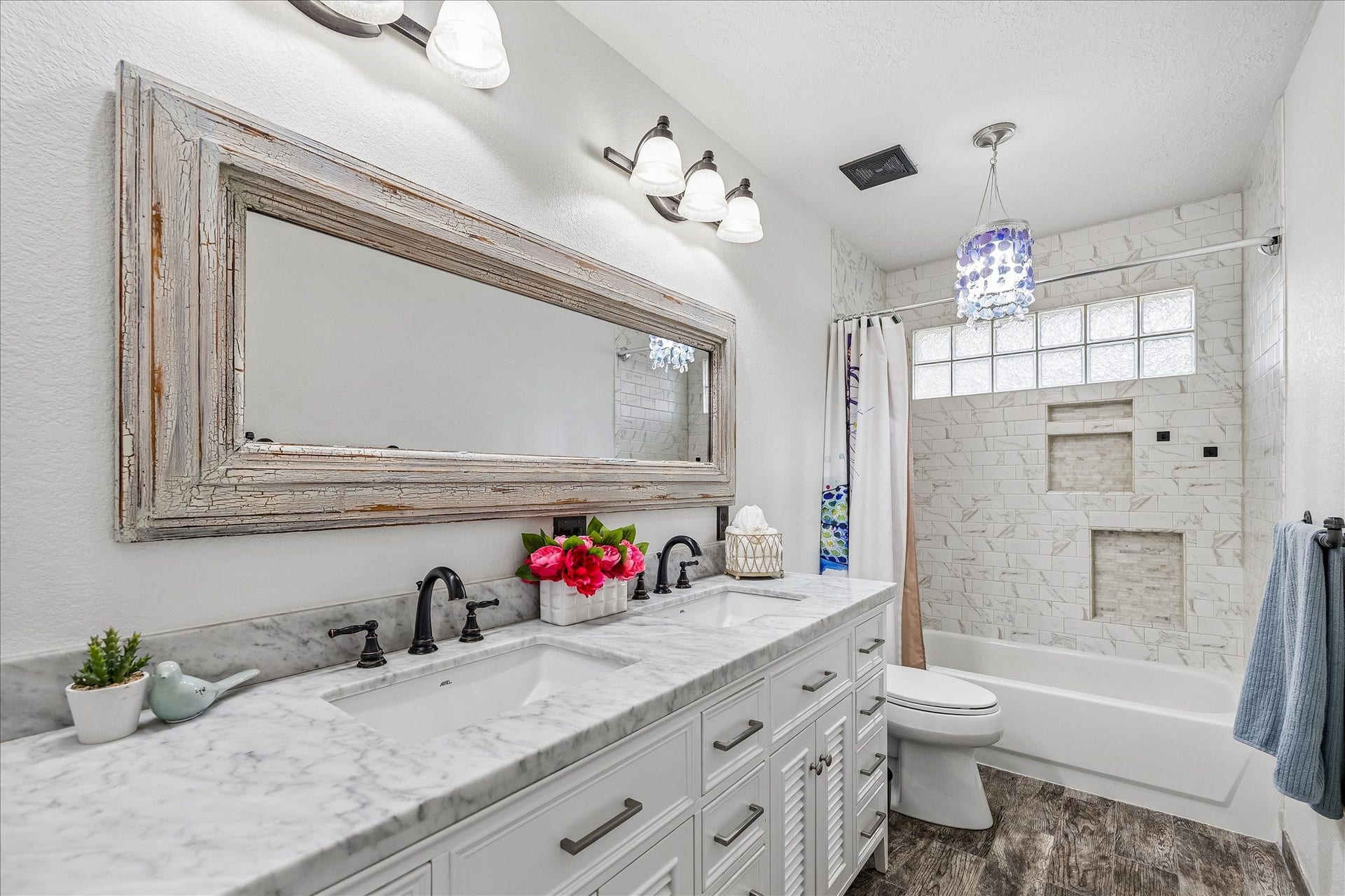 1918 Mercoal Drive, Spring, TX 77386 Updated guest bathroom with dual sinks and tub/shower combo