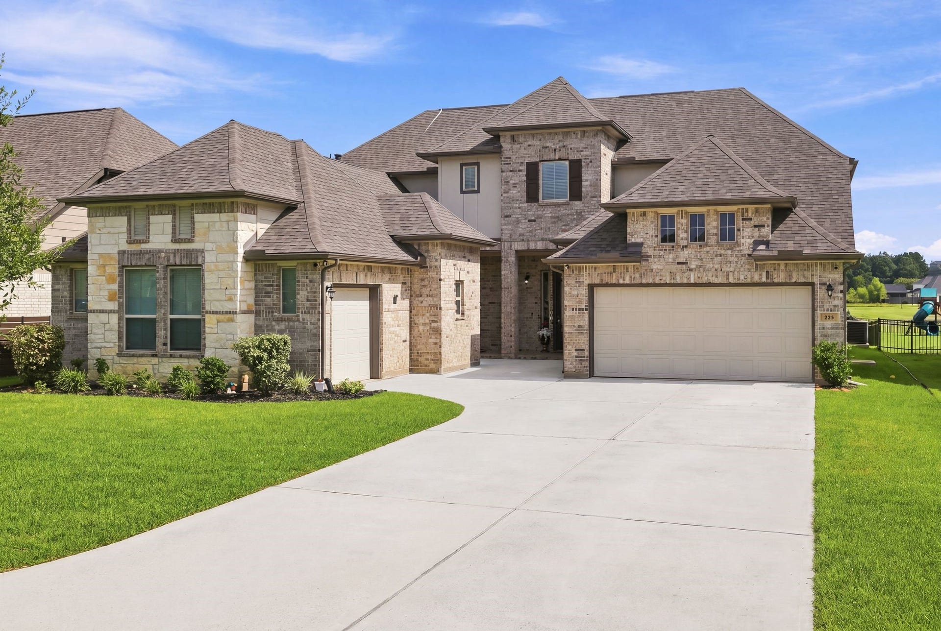 225 Peninsula Point Drive, Montgomery, TX 77356 Welcome to Waterstone on Lake Conroe