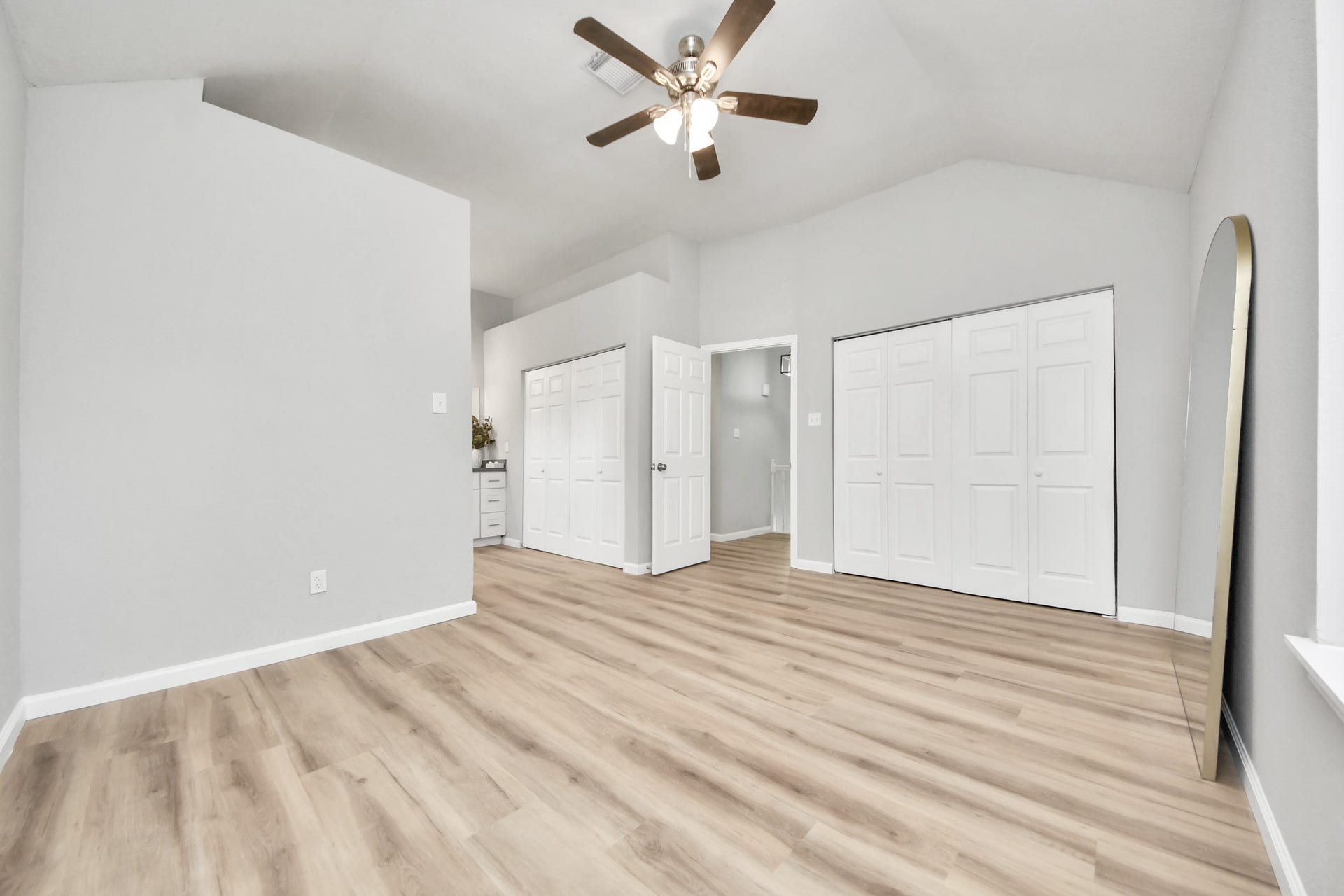 4450 Hidden Trace Court, Houston, TX 77066 Primary bedroom