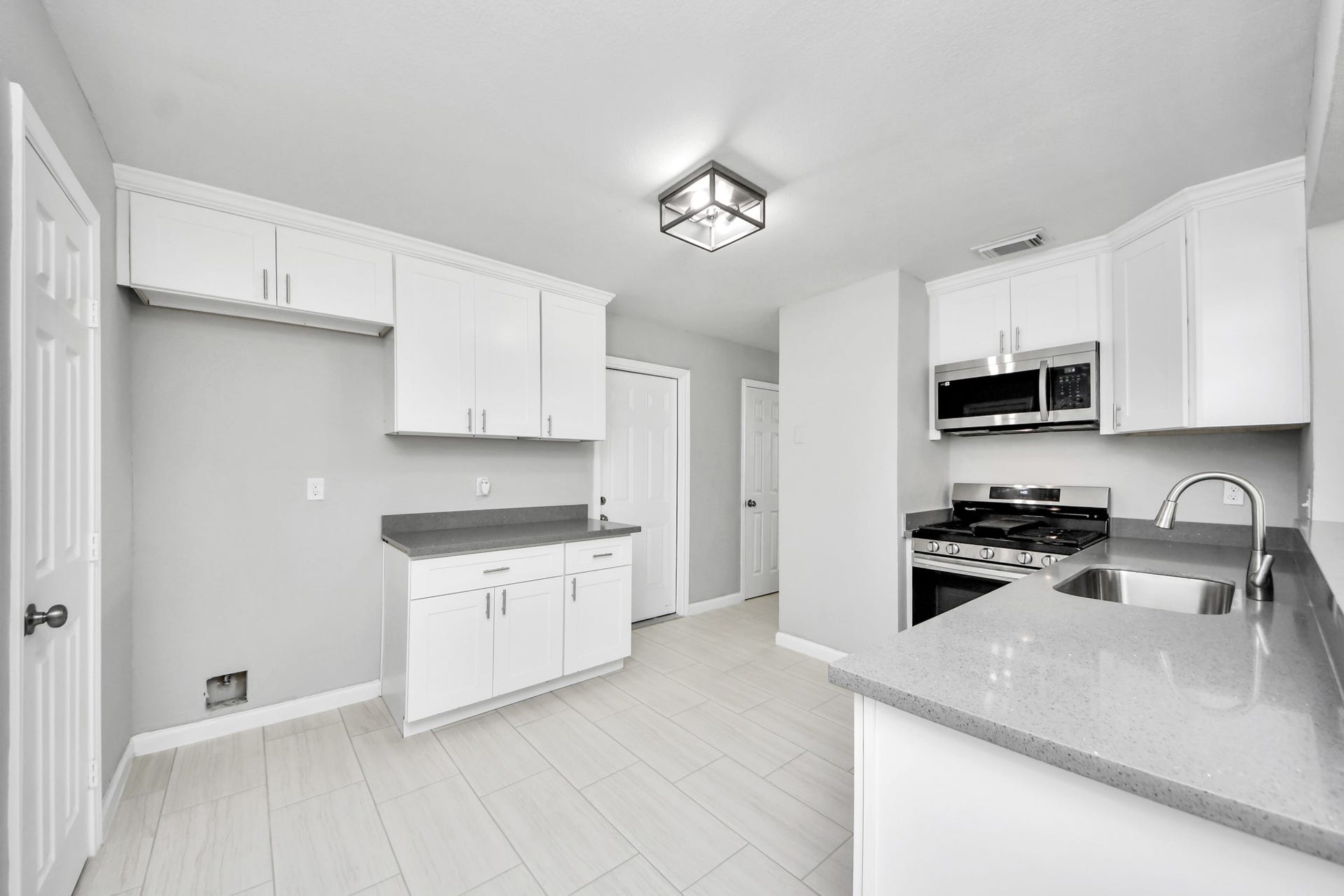 4450 Hidden Trace Court, Houston, TX 77066 Kitchen