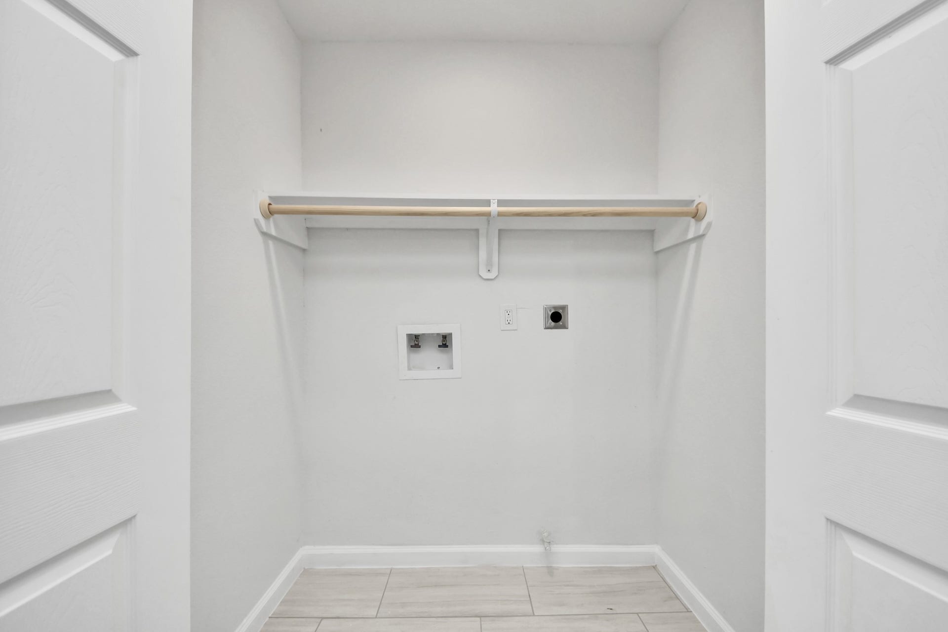 4450 Hidden Trace Court, Houston, TX 77066 Utility room