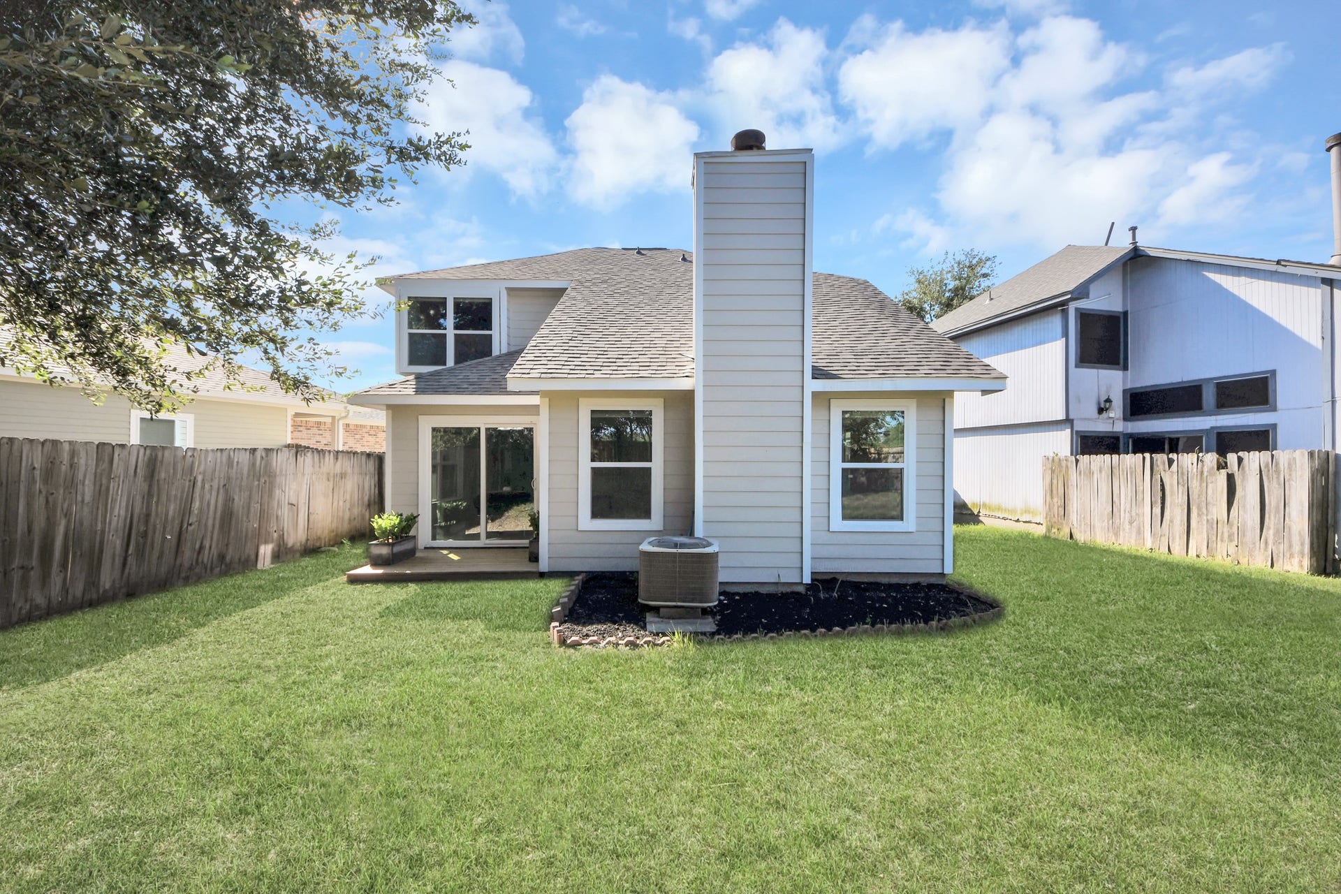 4450 Hidden Trace Court, Houston, TX 77066 Backyard with a patio