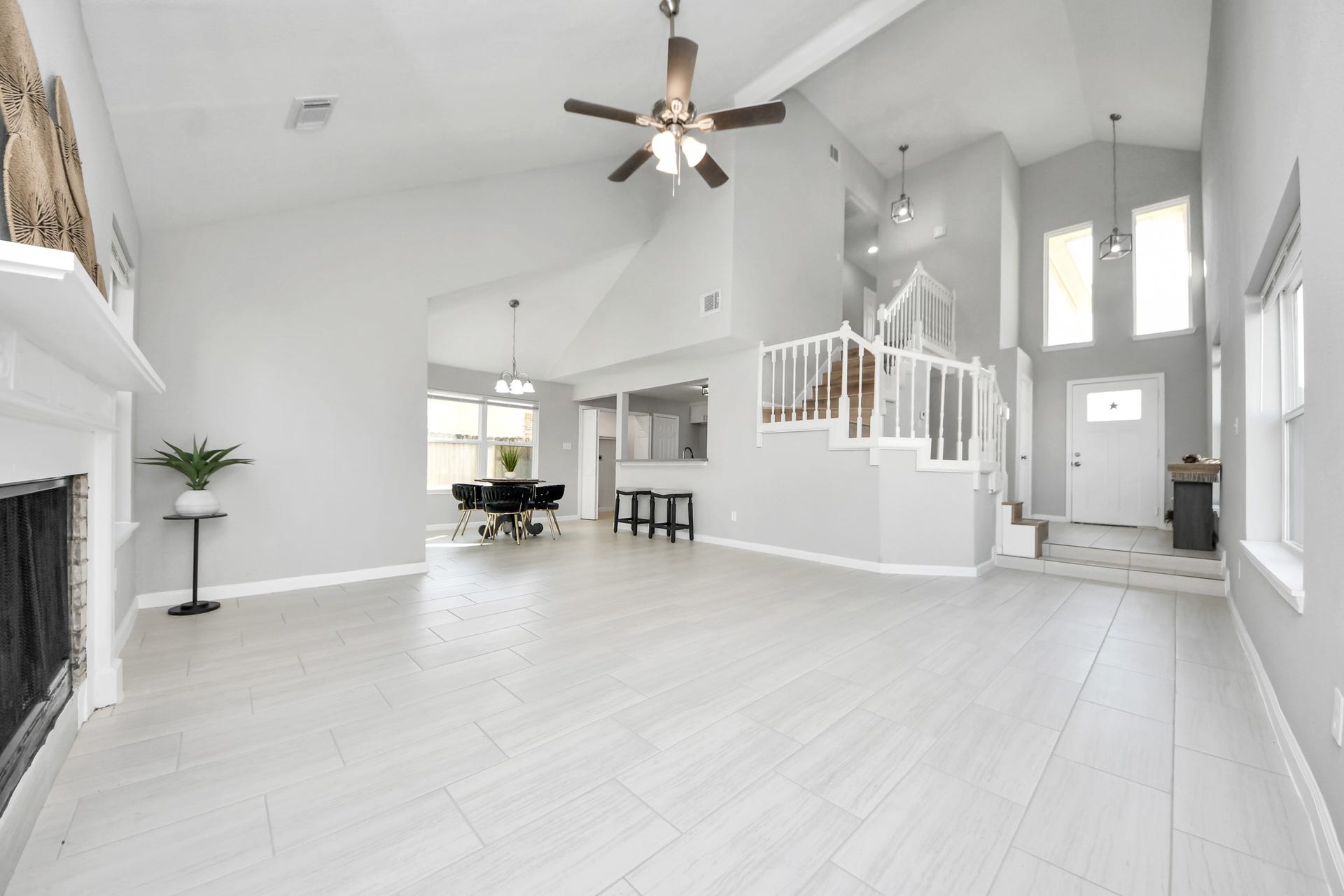 4450 Hidden Trace Court, Houston, TX 77066 Living room