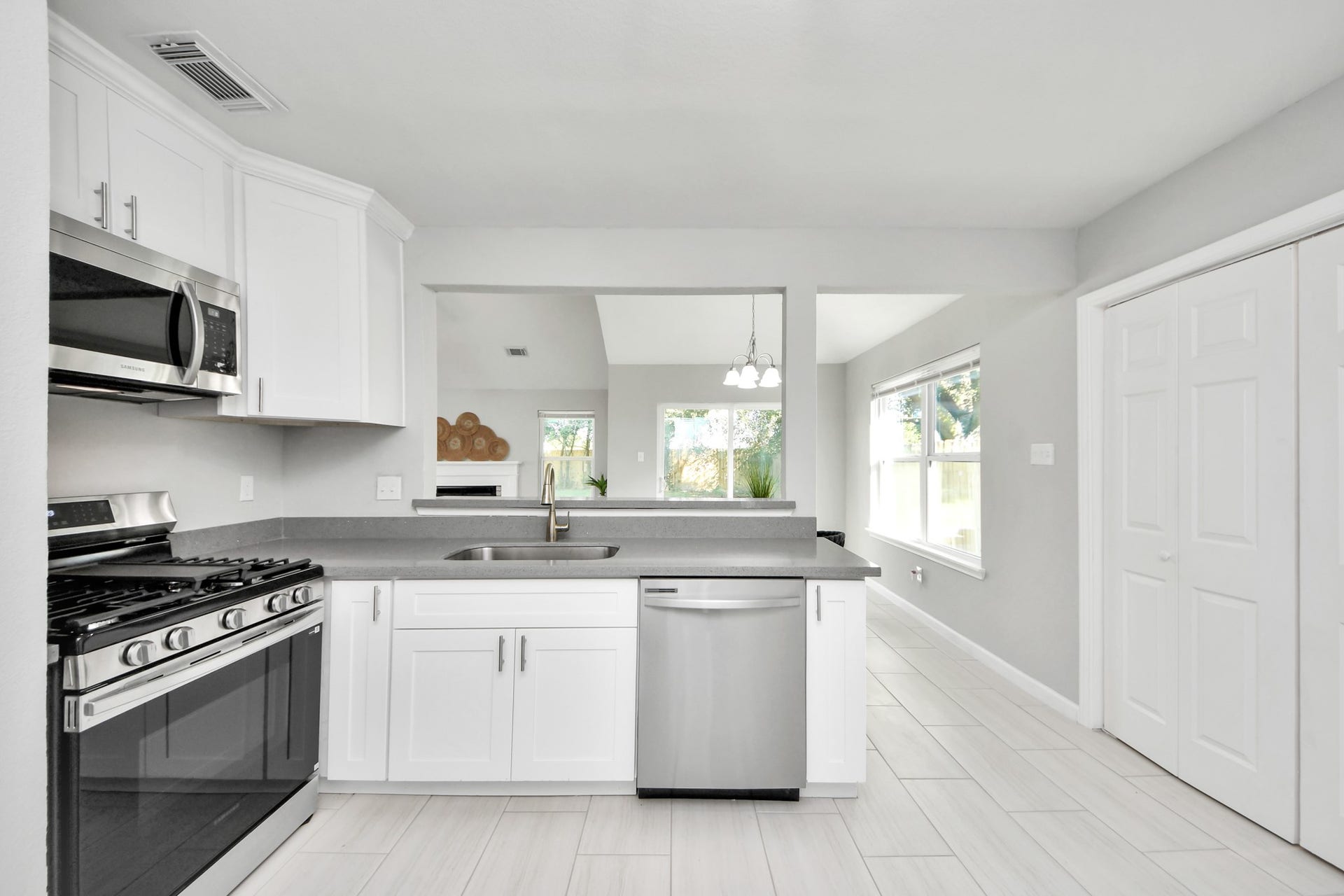 4450 Hidden Trace Court, Houston, TX 77066 Kitchen