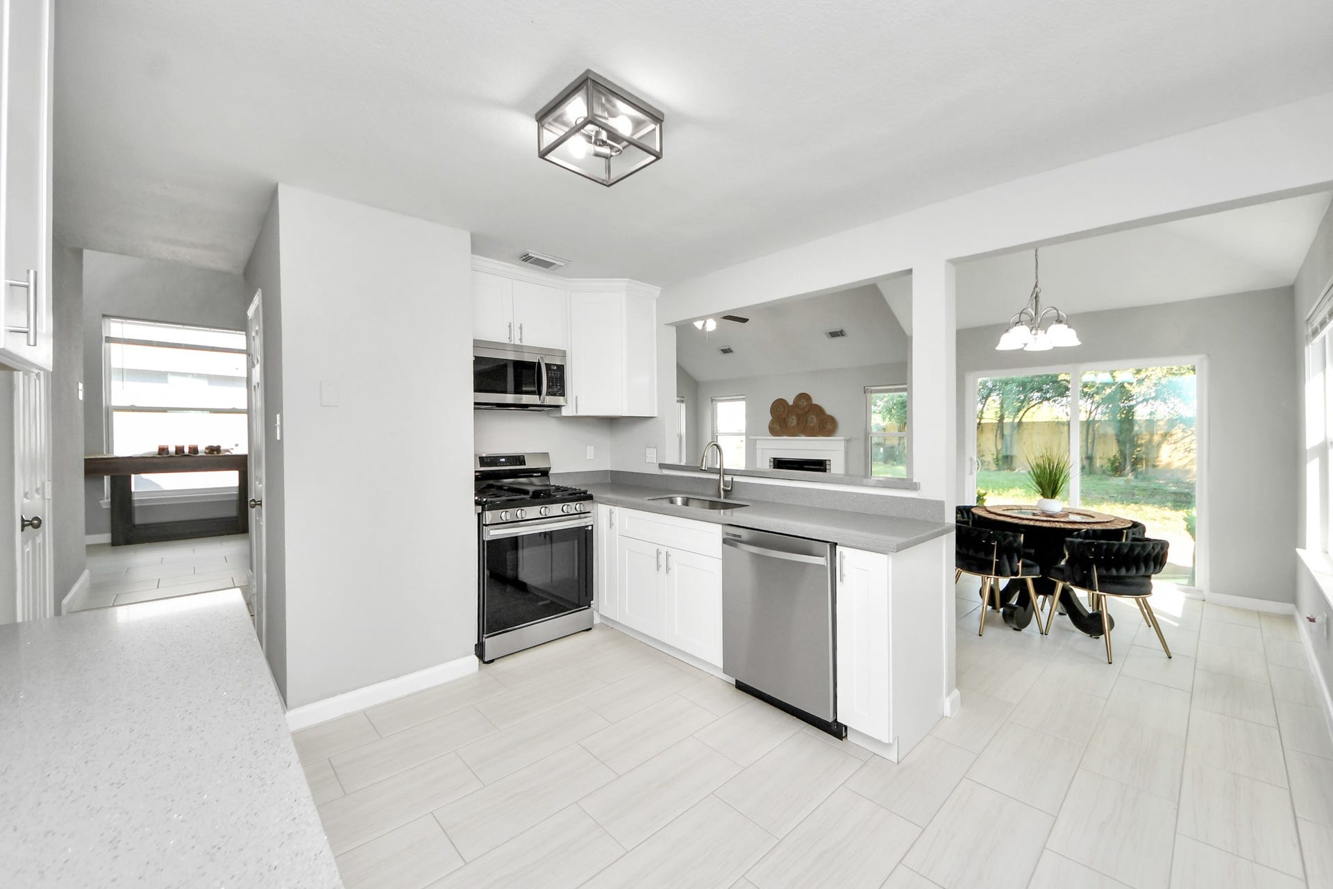 4450 Hidden Trace Court, Houston, TX 77066 Kitchen
