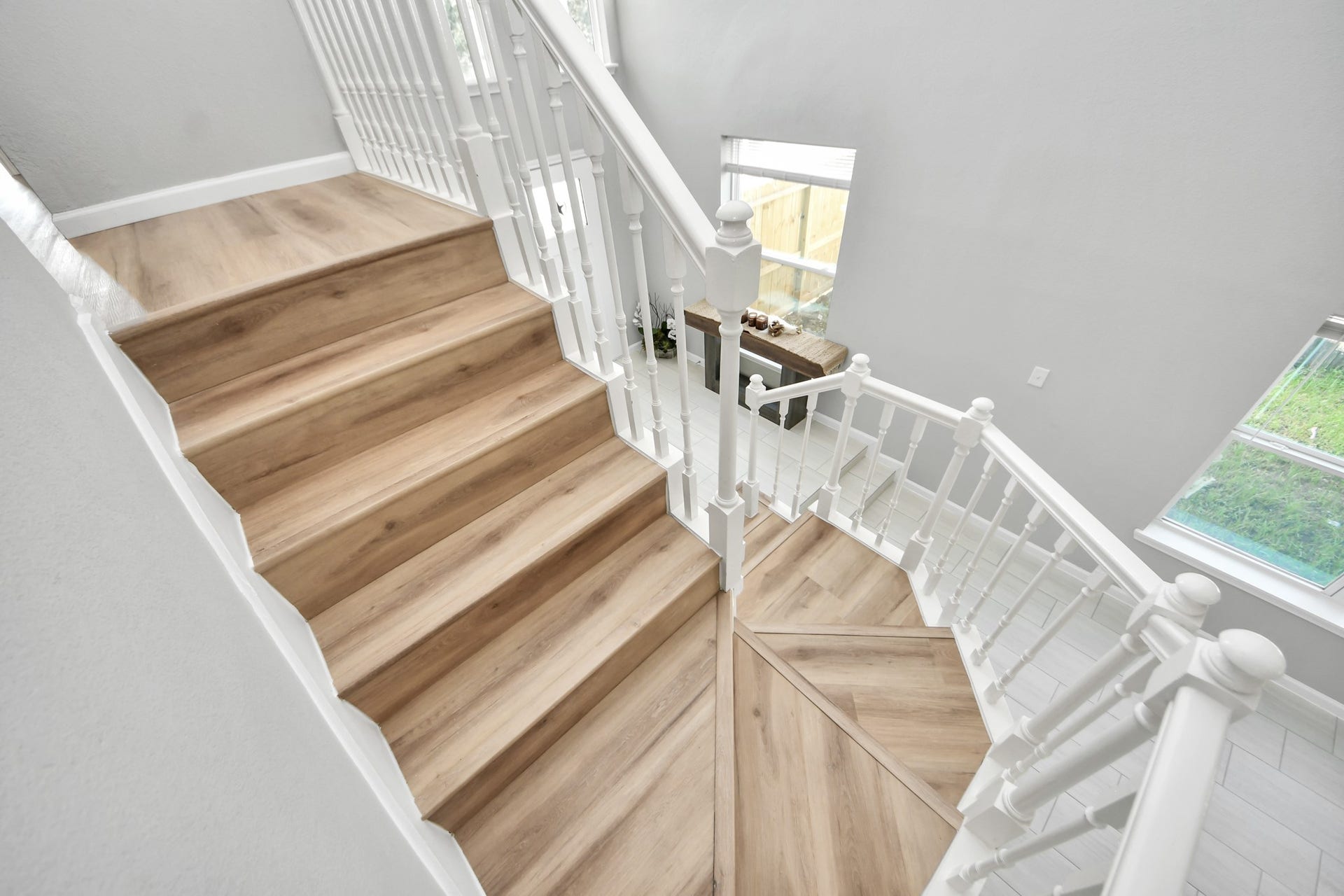 4450 Hidden Trace Court, Houston, TX 77066 Stairway