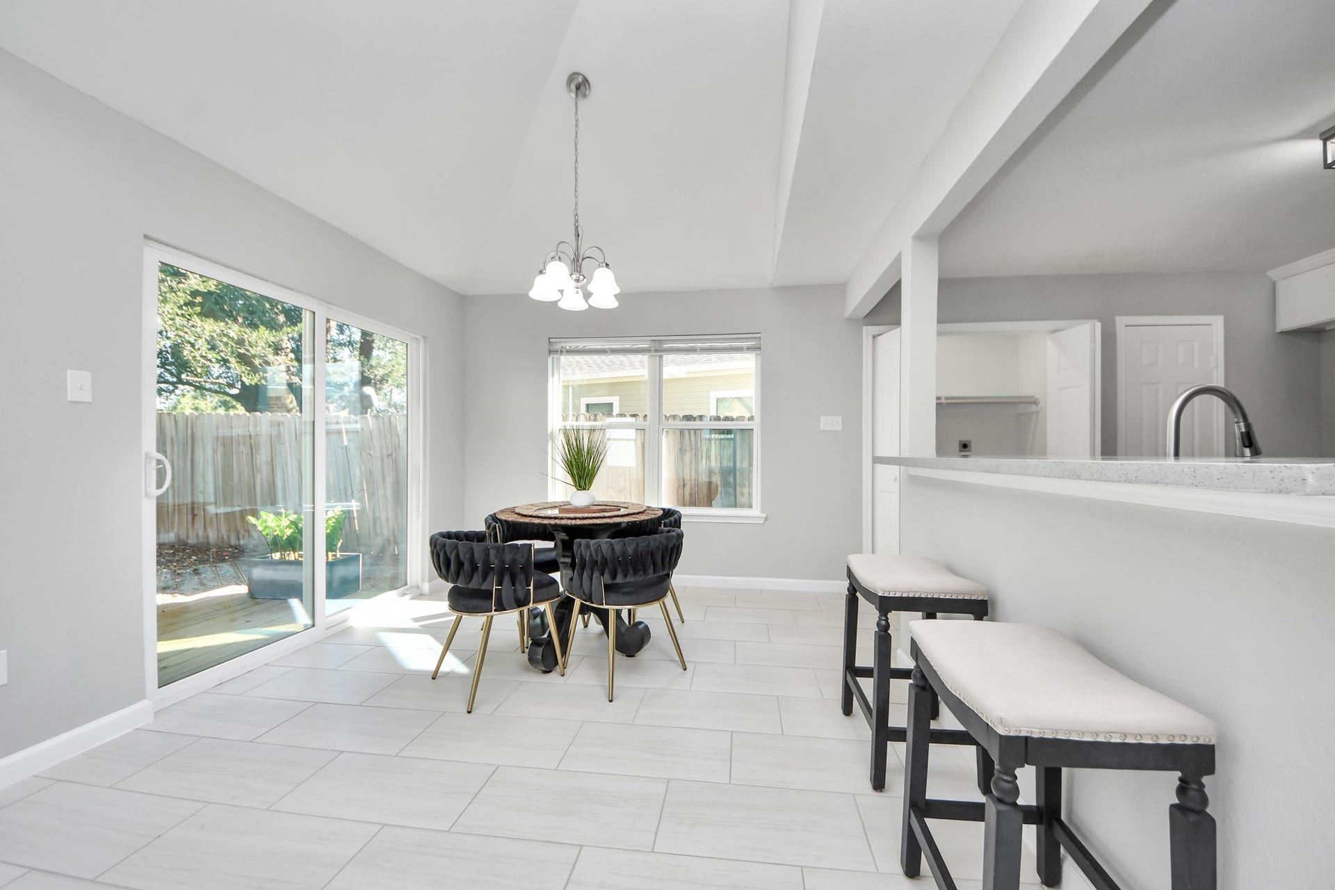 4450 Hidden Trace Court, Houston, TX 77066 Dining area