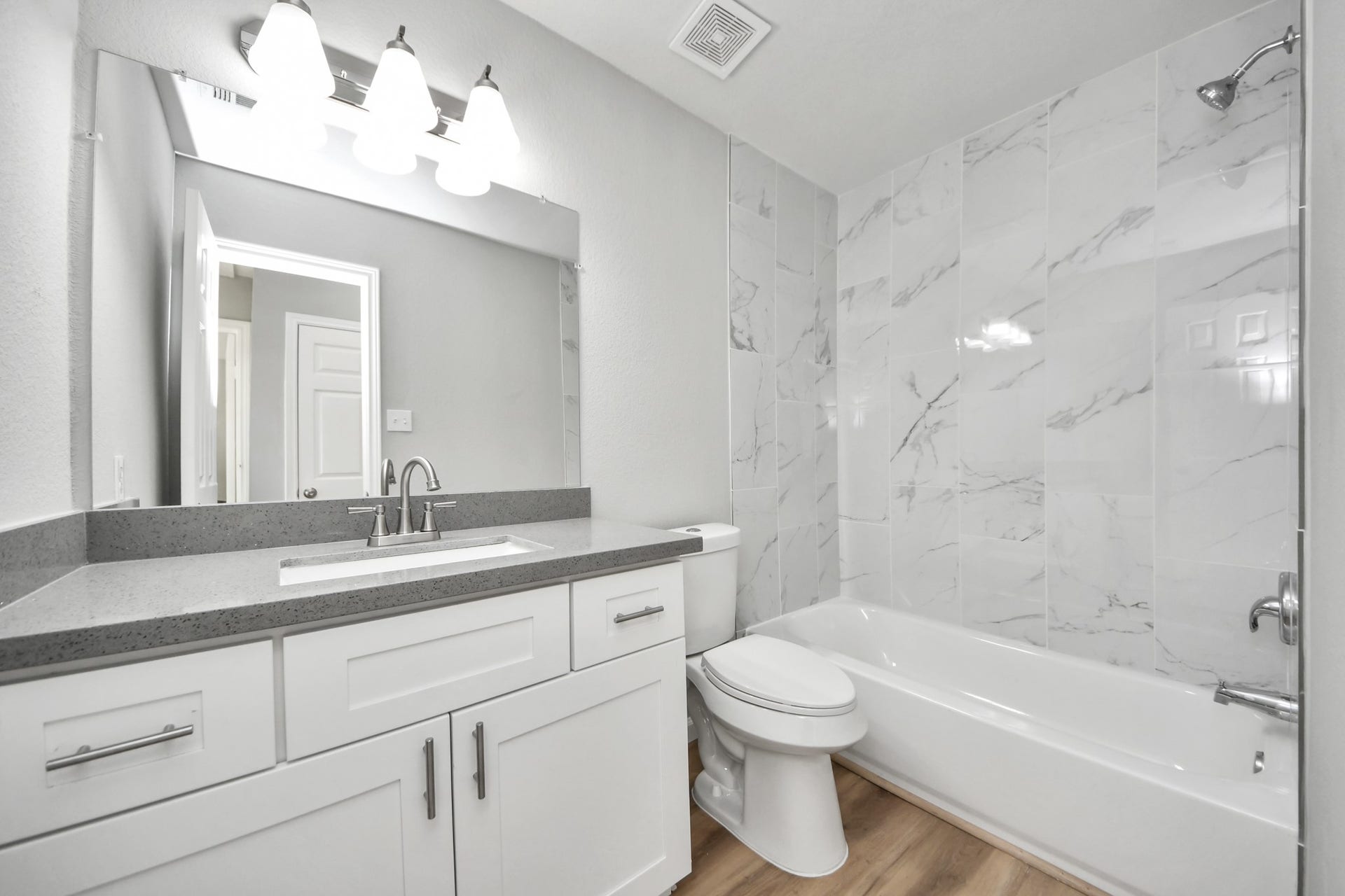 4450 Hidden Trace Court, Houston, TX 77066 Bathroom 2
