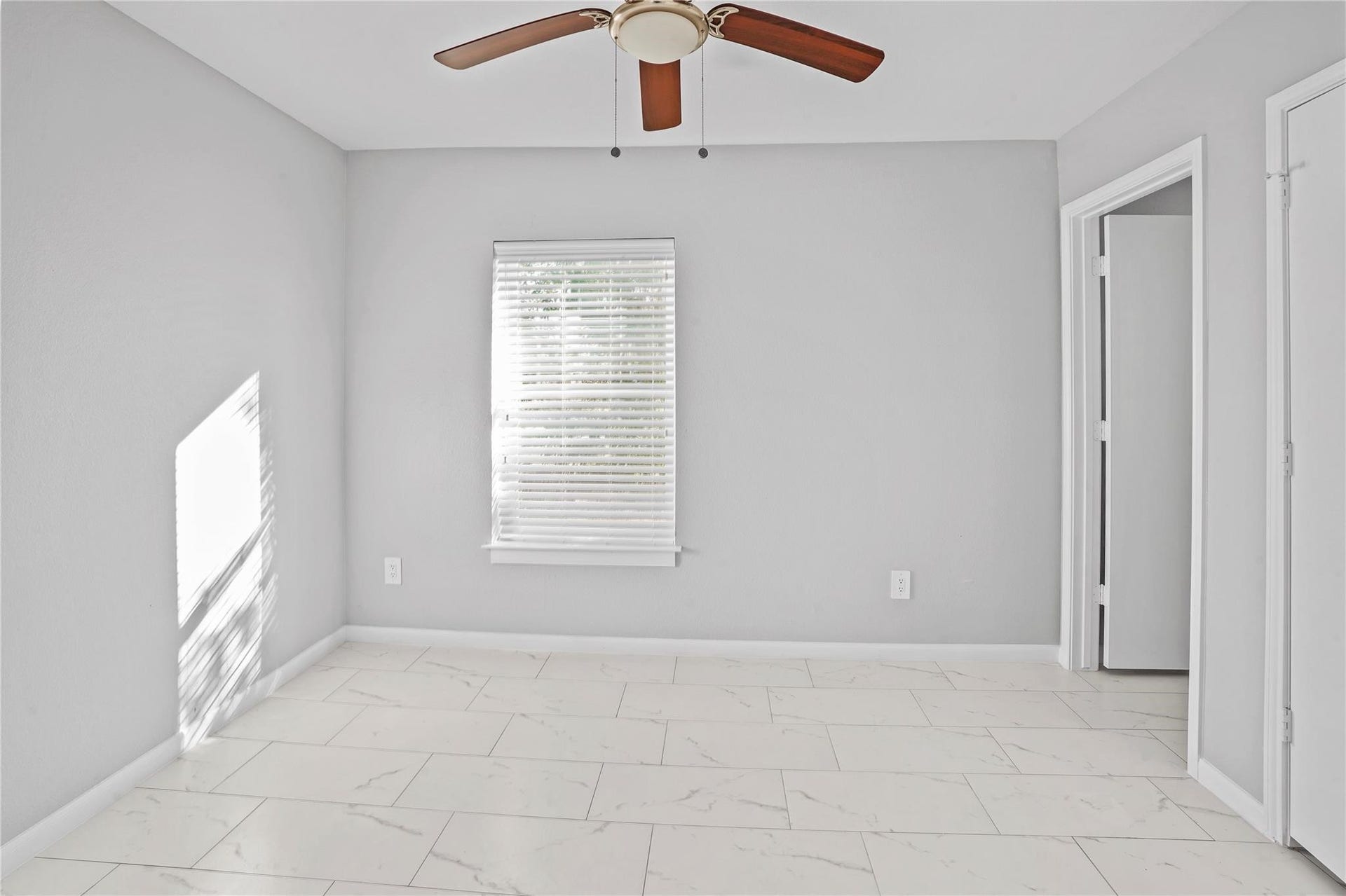 1803 Oak Street, La Marque, TX 77568 Bedroom