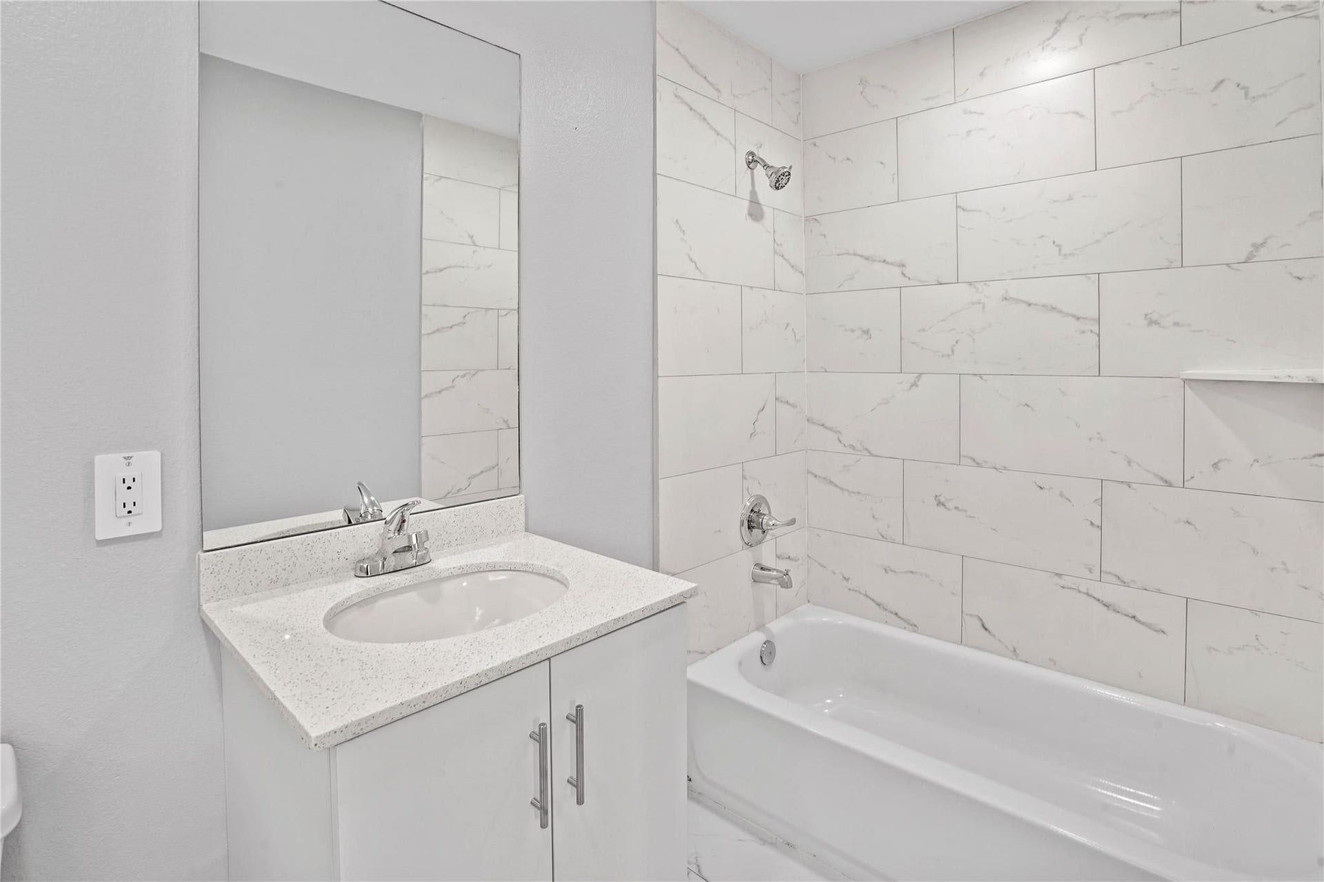 1803 Oak Street, La Marque, TX 77568 Bathroom