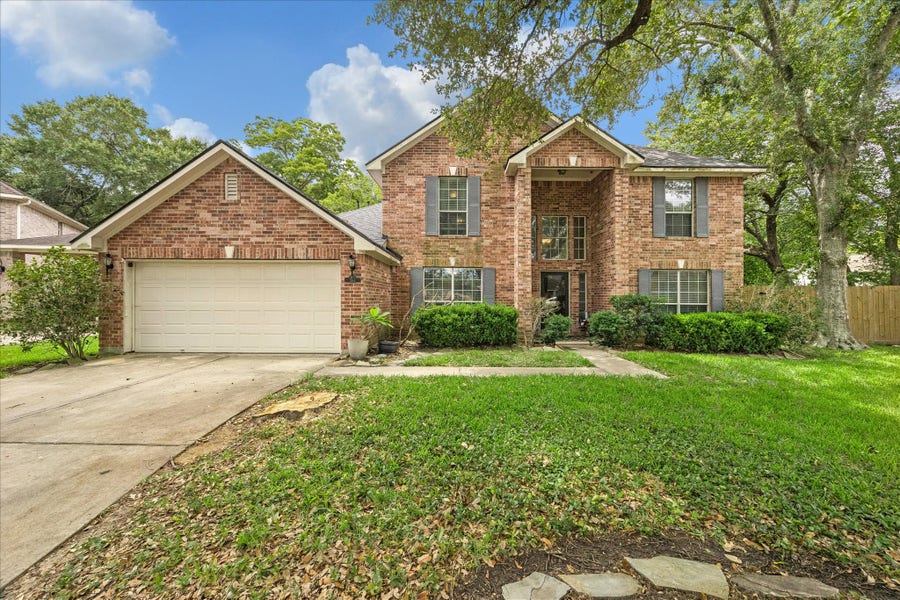 Property photo for 381 Oakshire Court, League City, TX