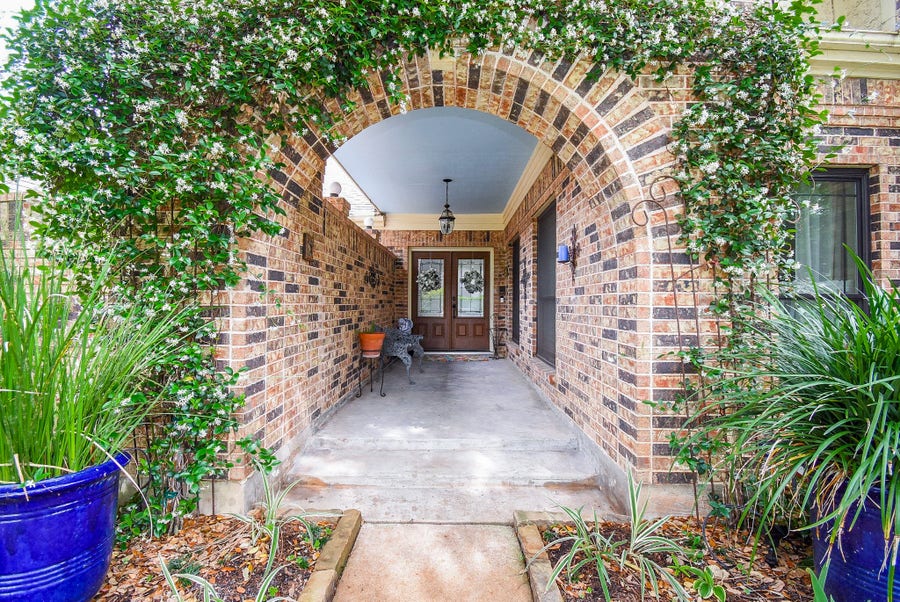 Property photo for 1023 Cardinal Avenue, Sugar Land, TX