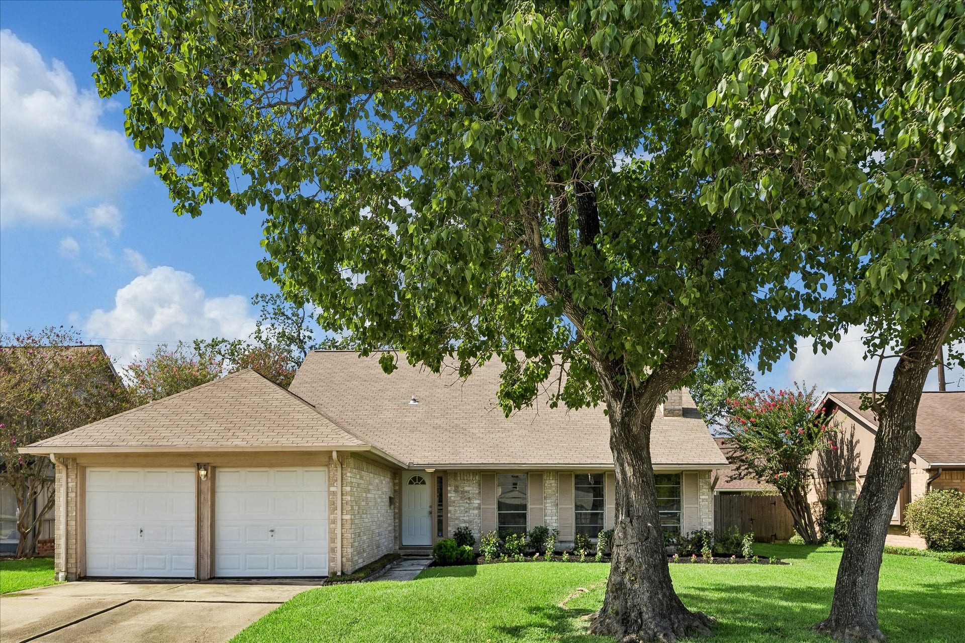 Two car garage and extra driveway parking. No MUD. Great HOA amenities like tennis courts, walking trails, and a pool.