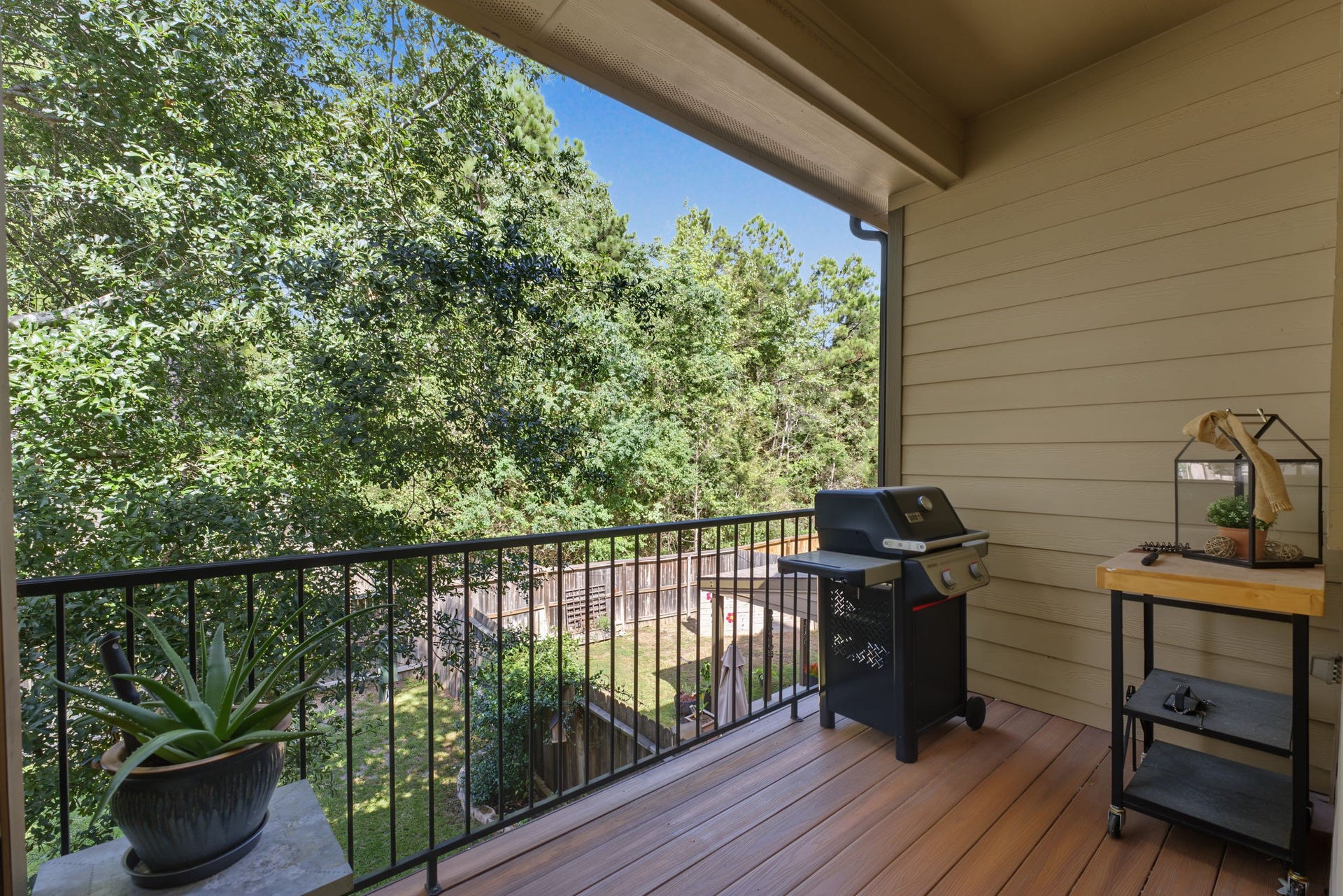 178 Biltmore Loop, Montgomery, TX 77316 Enjoy your morning coffee or unwind with a glass of wine on your upstairs covered patio.