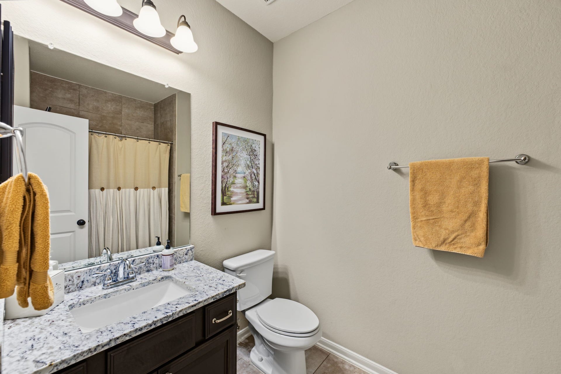 178 Biltmore Loop, Montgomery, TX 77316 Full bathroom located downstair.