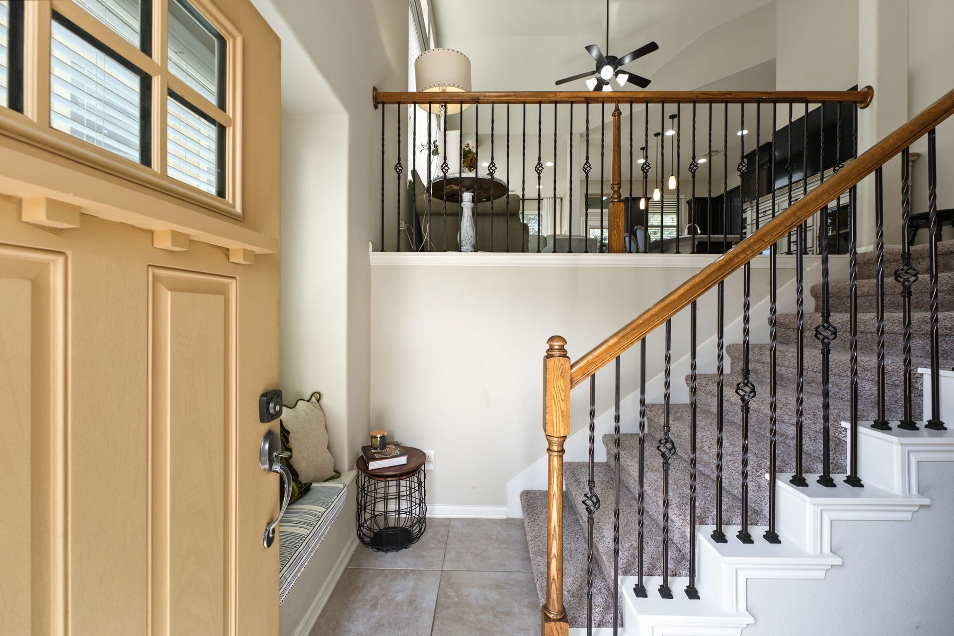 178 Biltmore Loop, Montgomery, TX 77316 As you enter the home you can go upstairs to the main living areas or downstairs to the secondary bedrooms.