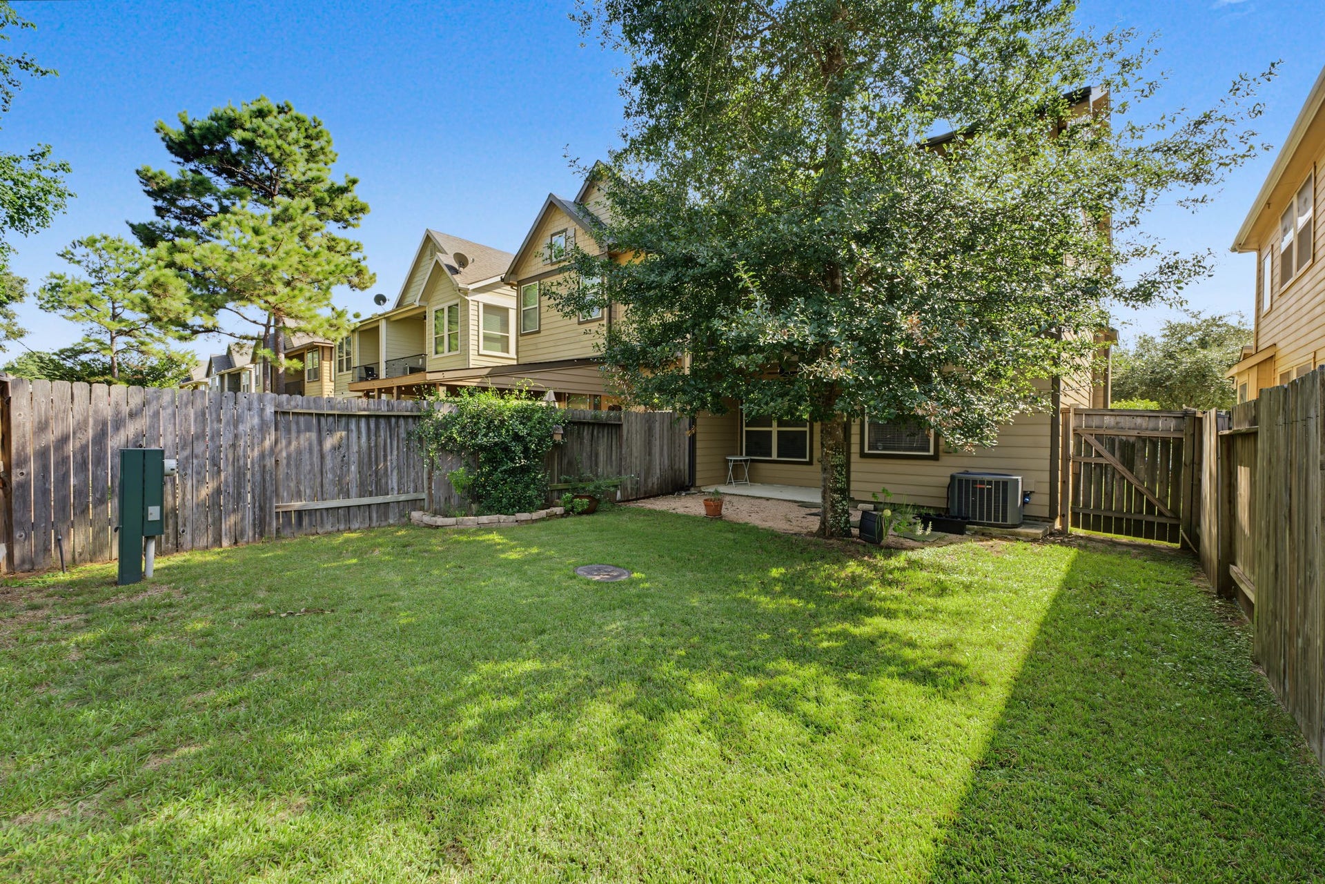 178 Biltmore Loop, Montgomery, TX 77316 This cozy backyard is low maintenance, but completely fenced in for privacy.
